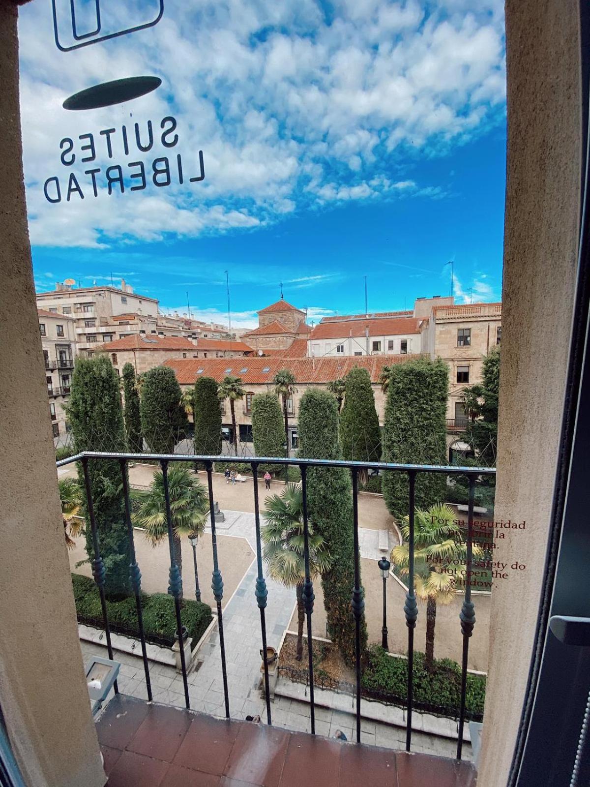 Suite with Garden View - Photo 14