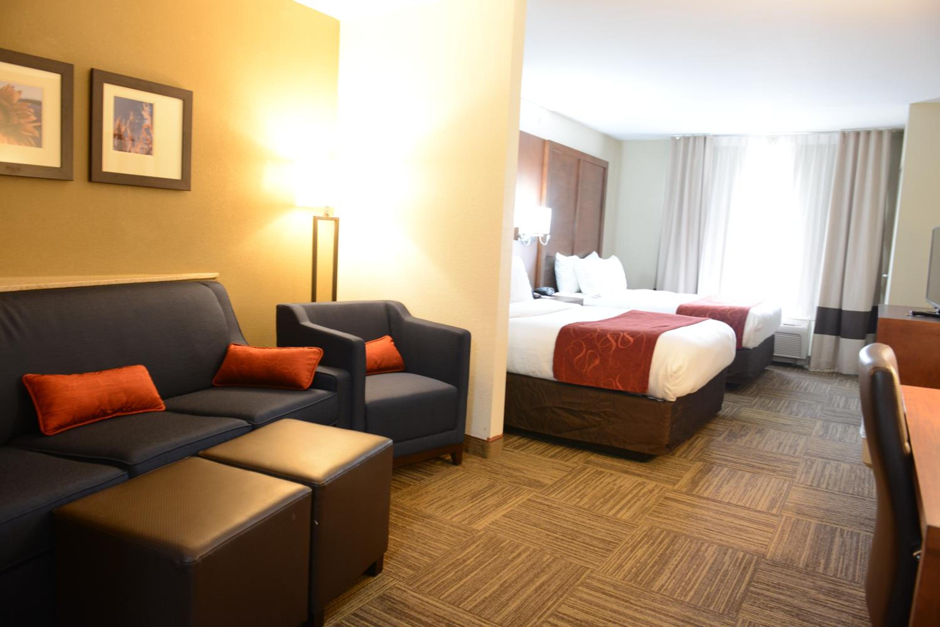 Superior Queen Suite with Two Queen Beds - Non-Smoking - Photo 4