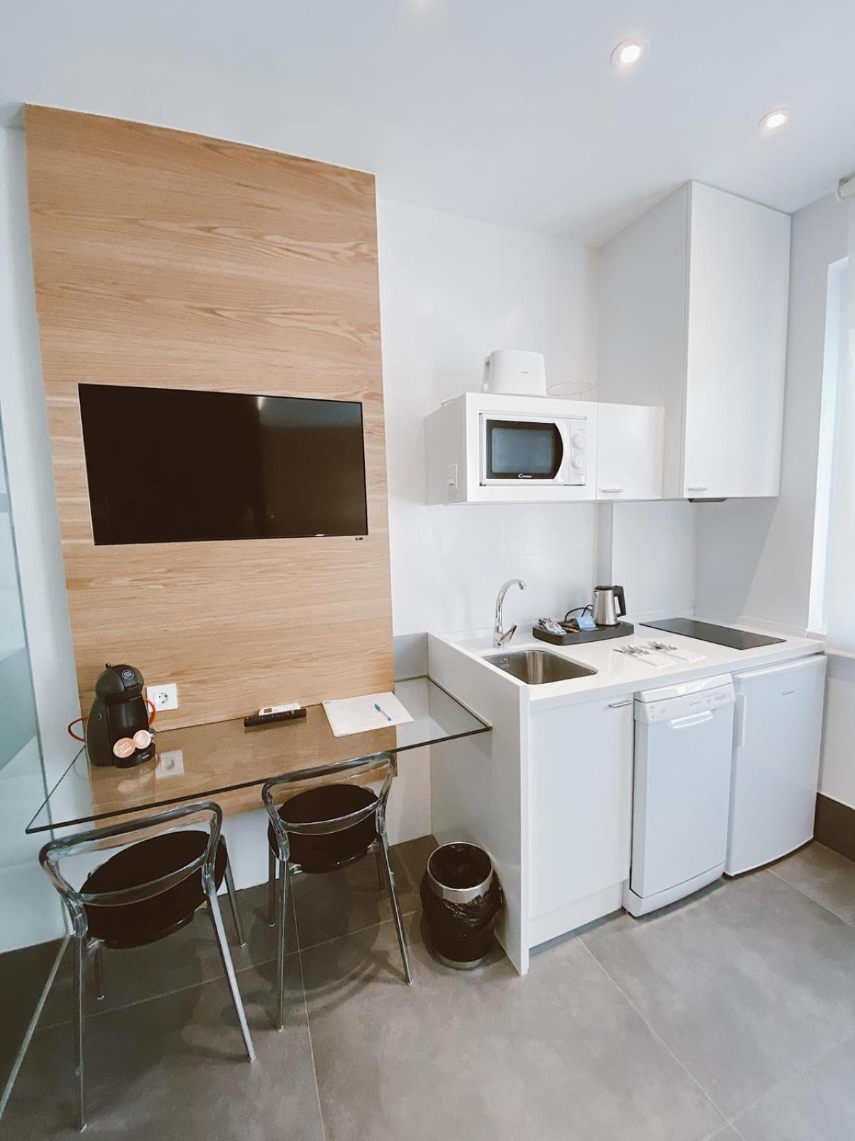 Superior Suite - Photo 17