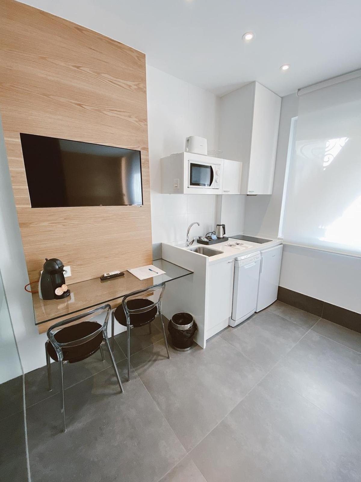 Superior Suite - Photo 11