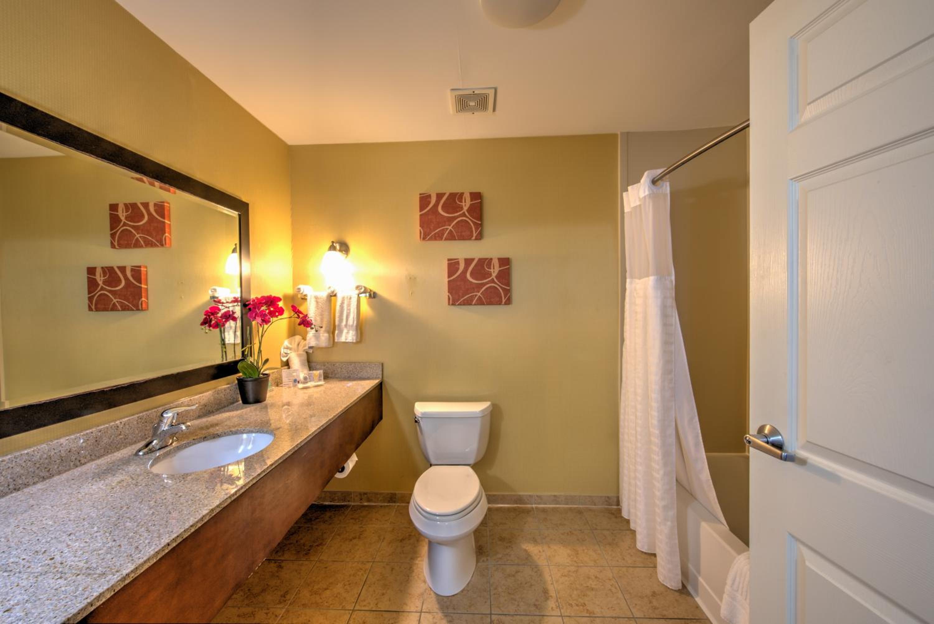 Superior Queen Suite with Two Queen Beds - Non-Smoking - Photo 2