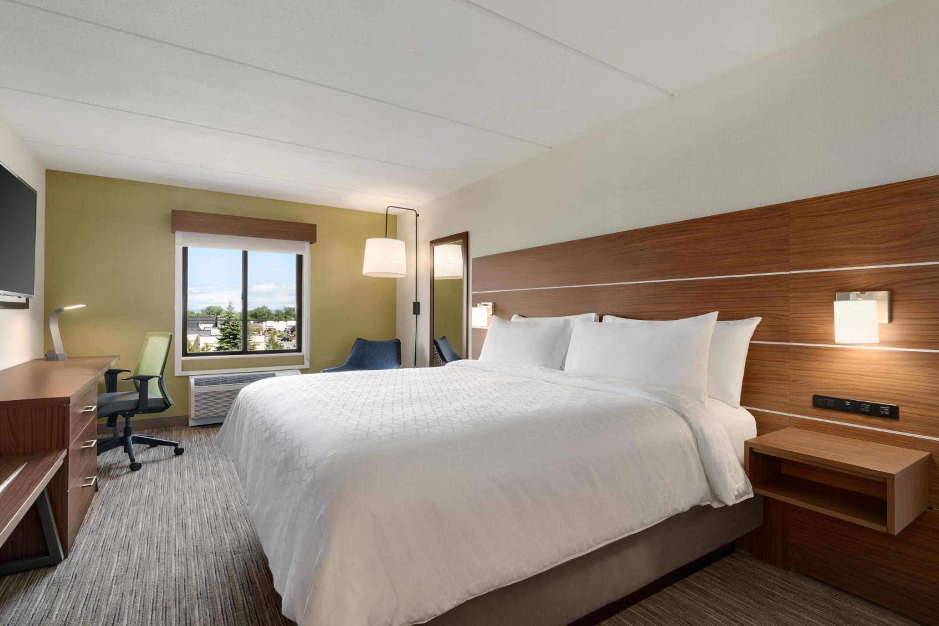 Standard King Room - Photo 3