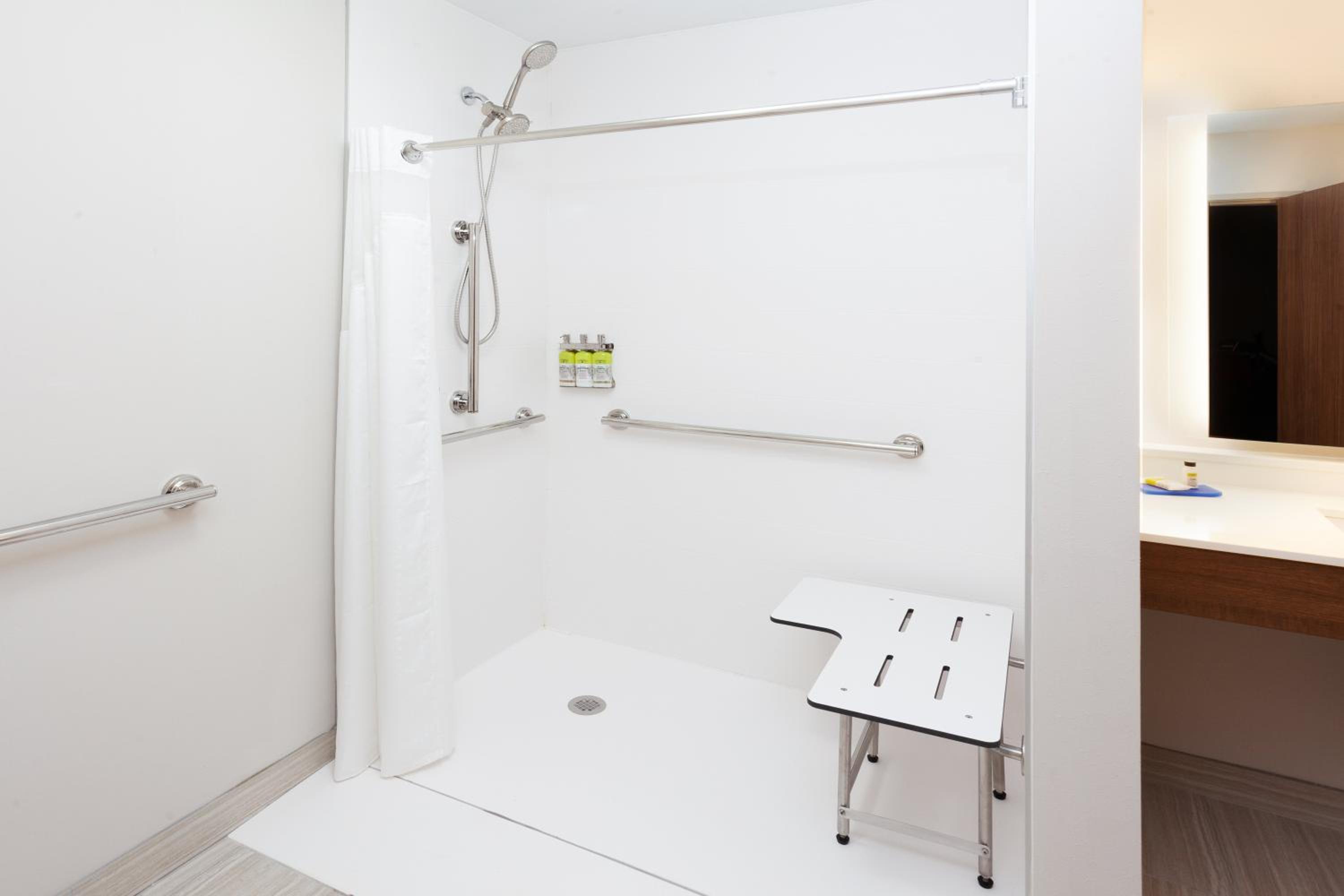Holiday Inn Express & Suites - Fayetteville by IHG, Photo 2