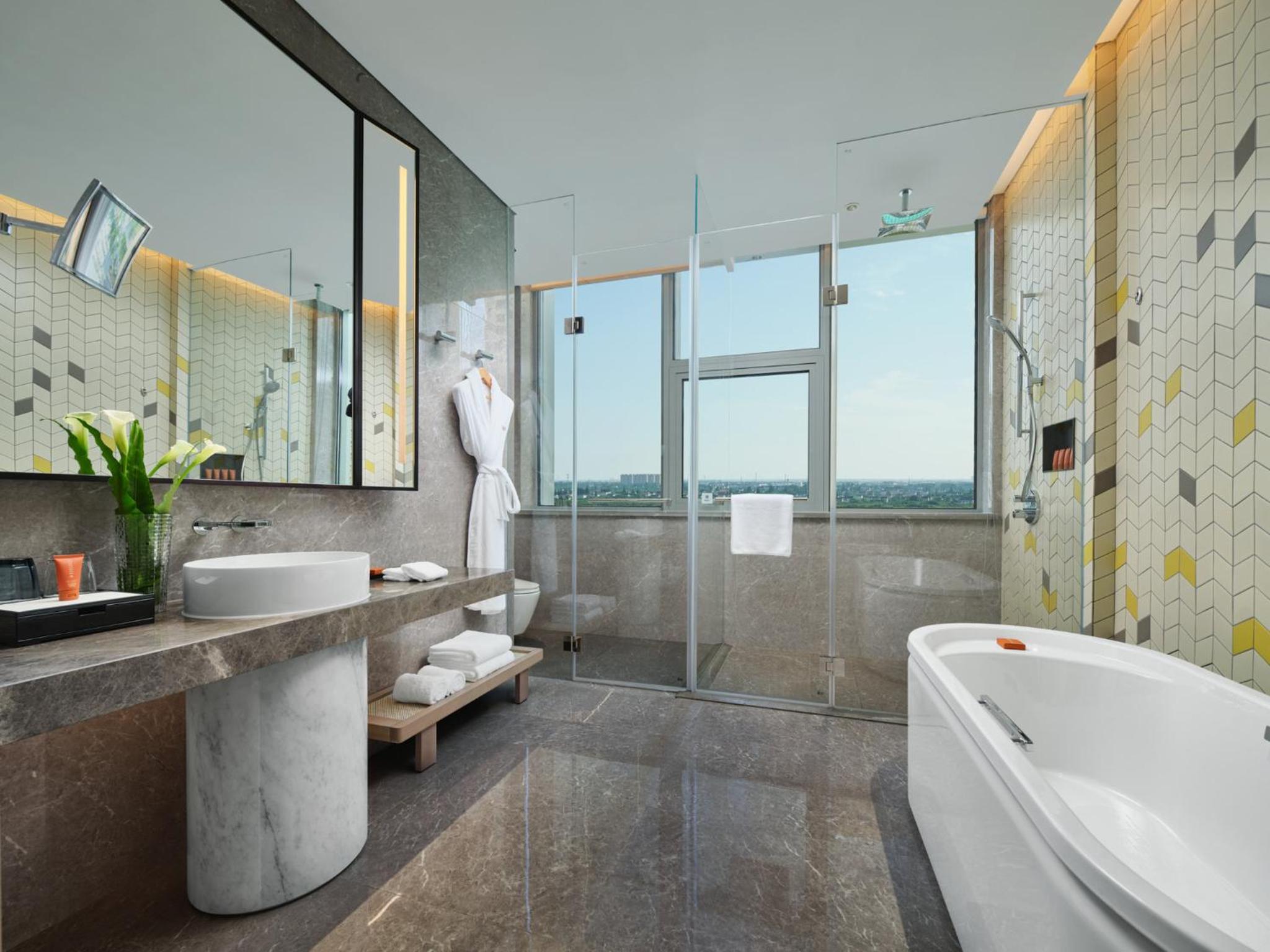 One-Bedroom Suite - Photo 1