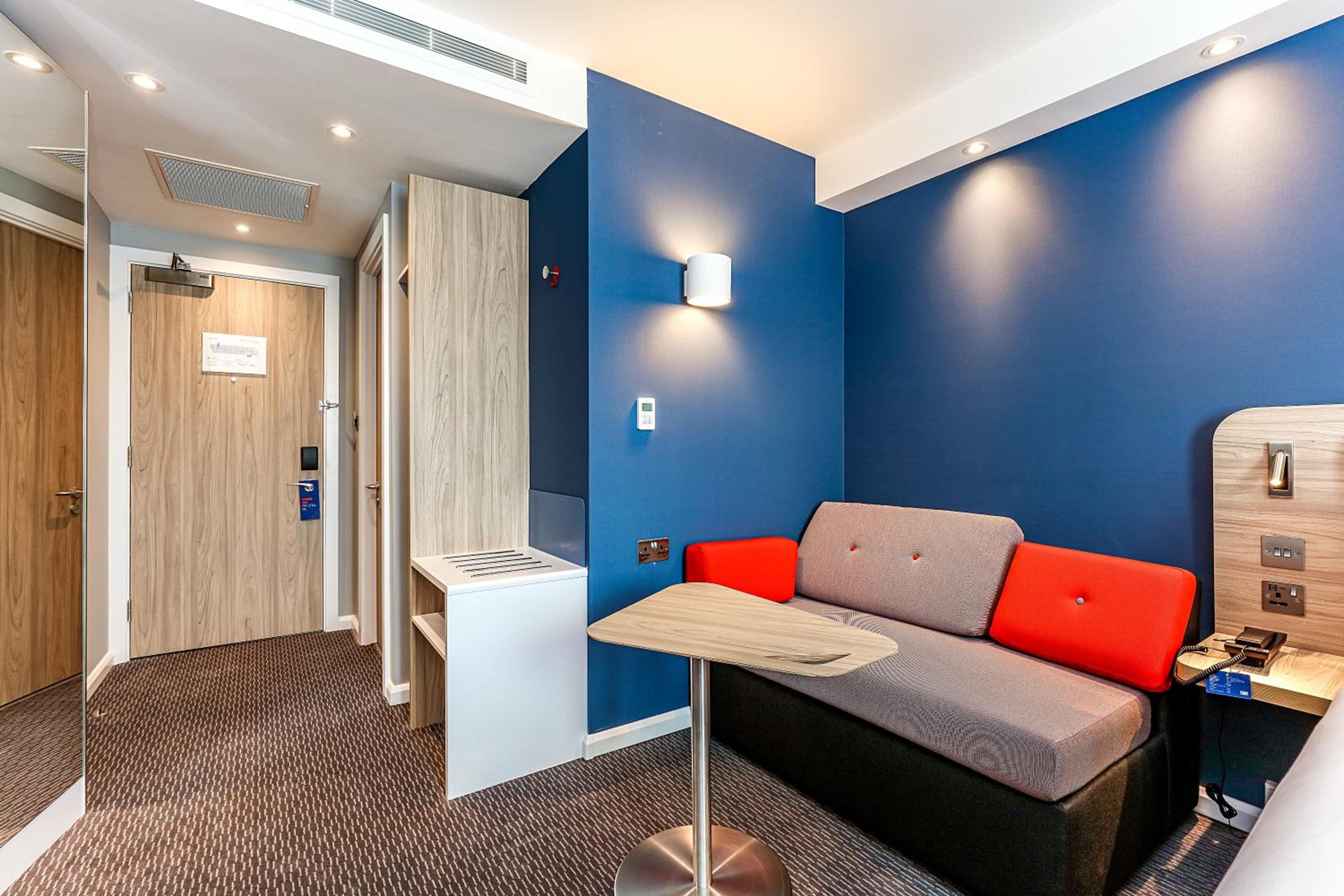 Standard Double Room with Free Hot Breakfast - Photo 5