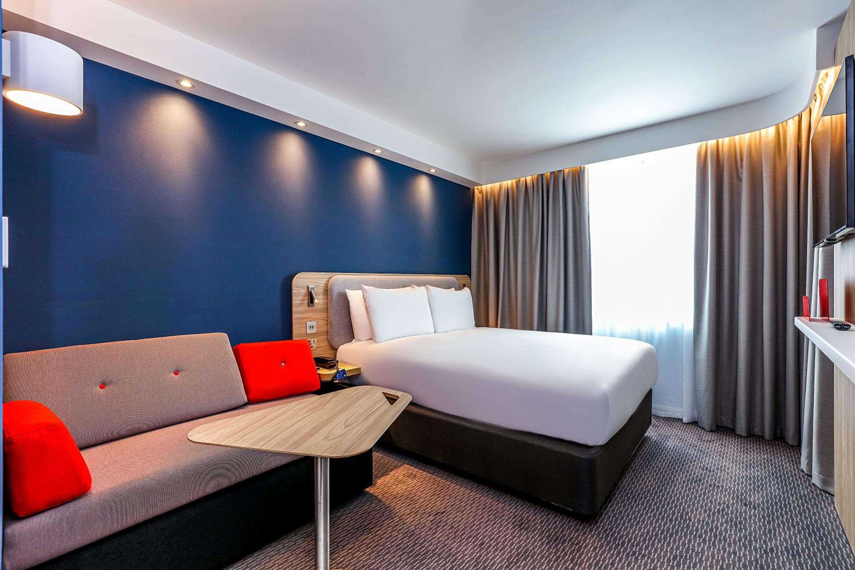 Standard Double Room with Sofa Bed and Free Hot Breakfast - Photo 1