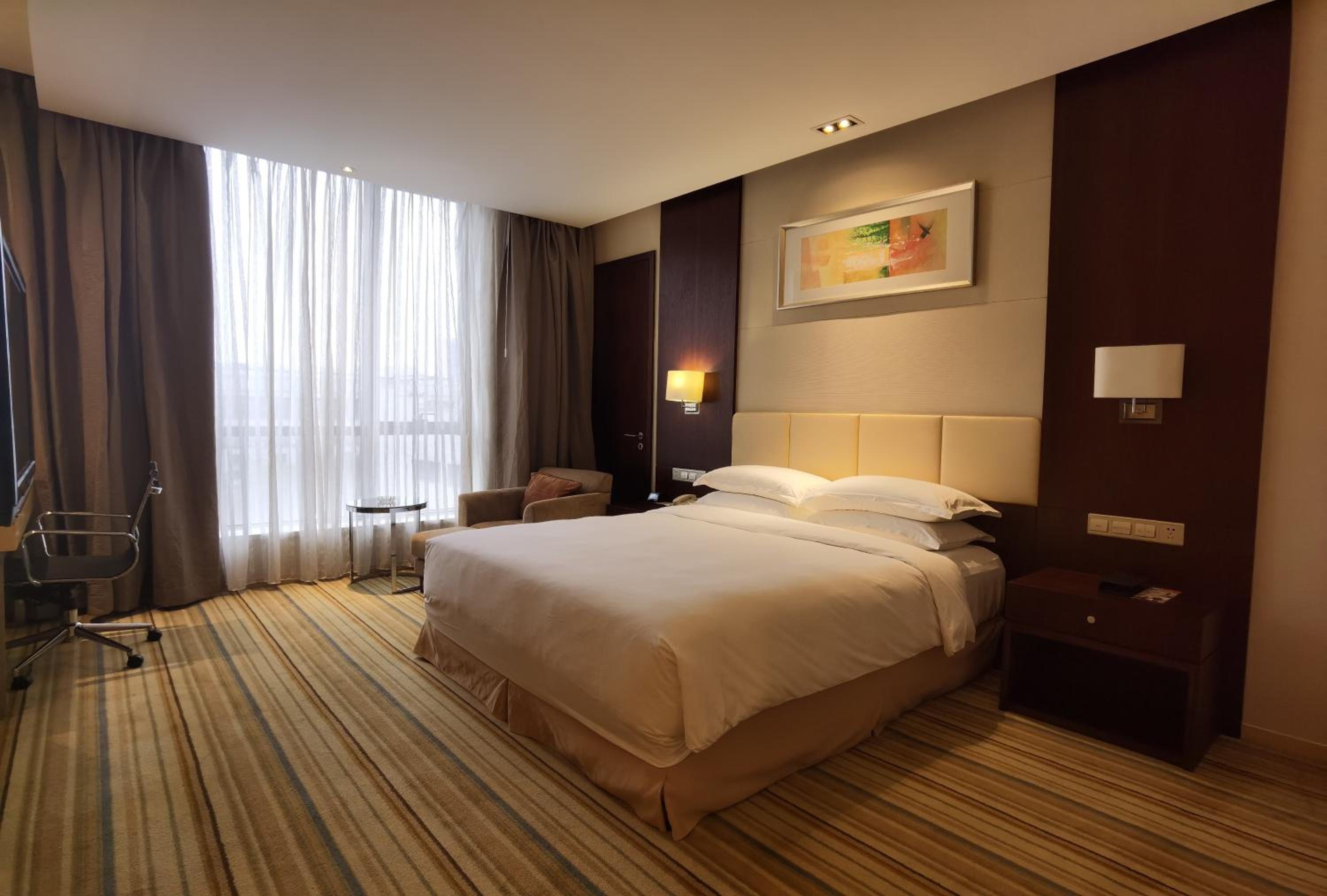 Standard King Room - Disability Access photo 1