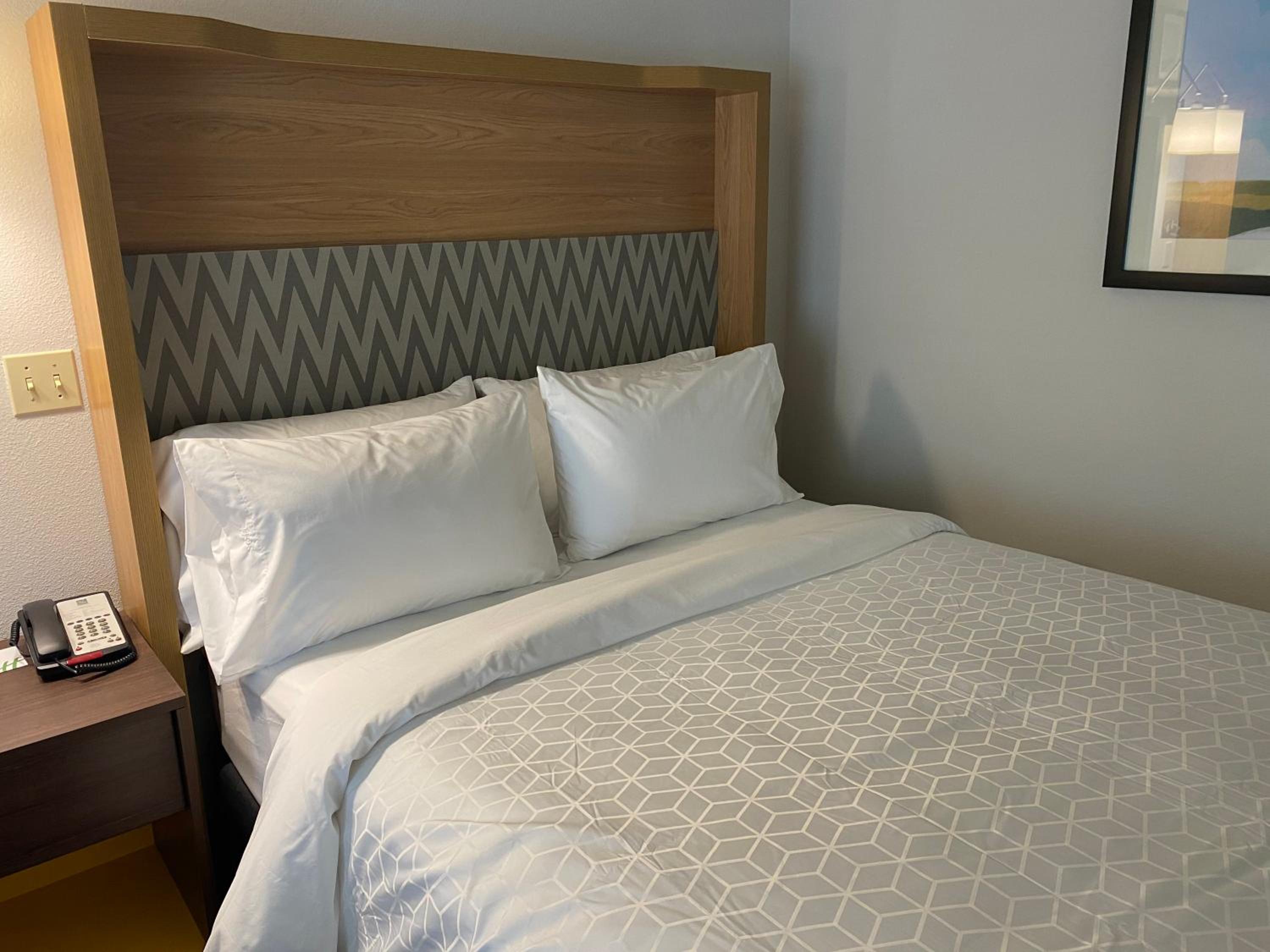 King Suite with Spa Bath photo 3
