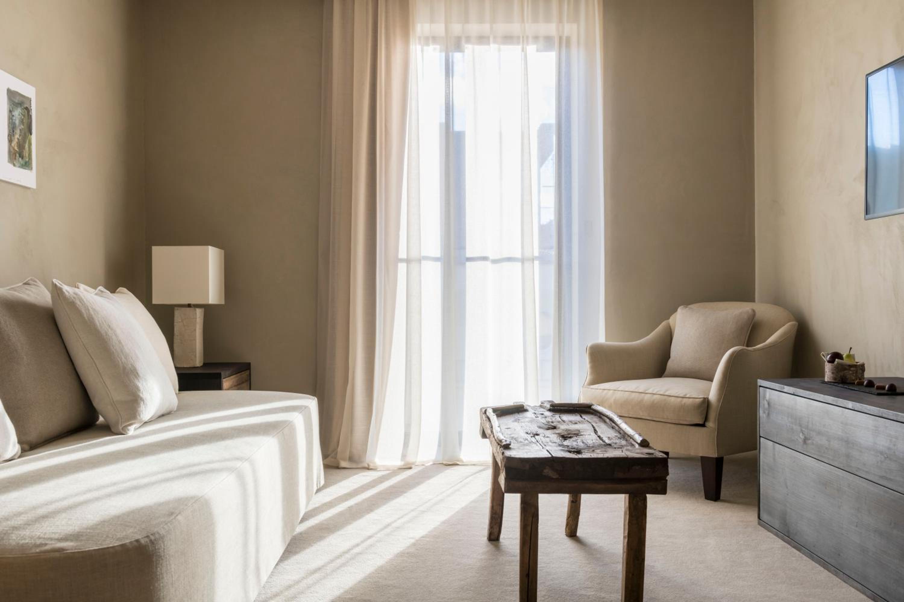 Deluxe Junior Suite - Photo 3