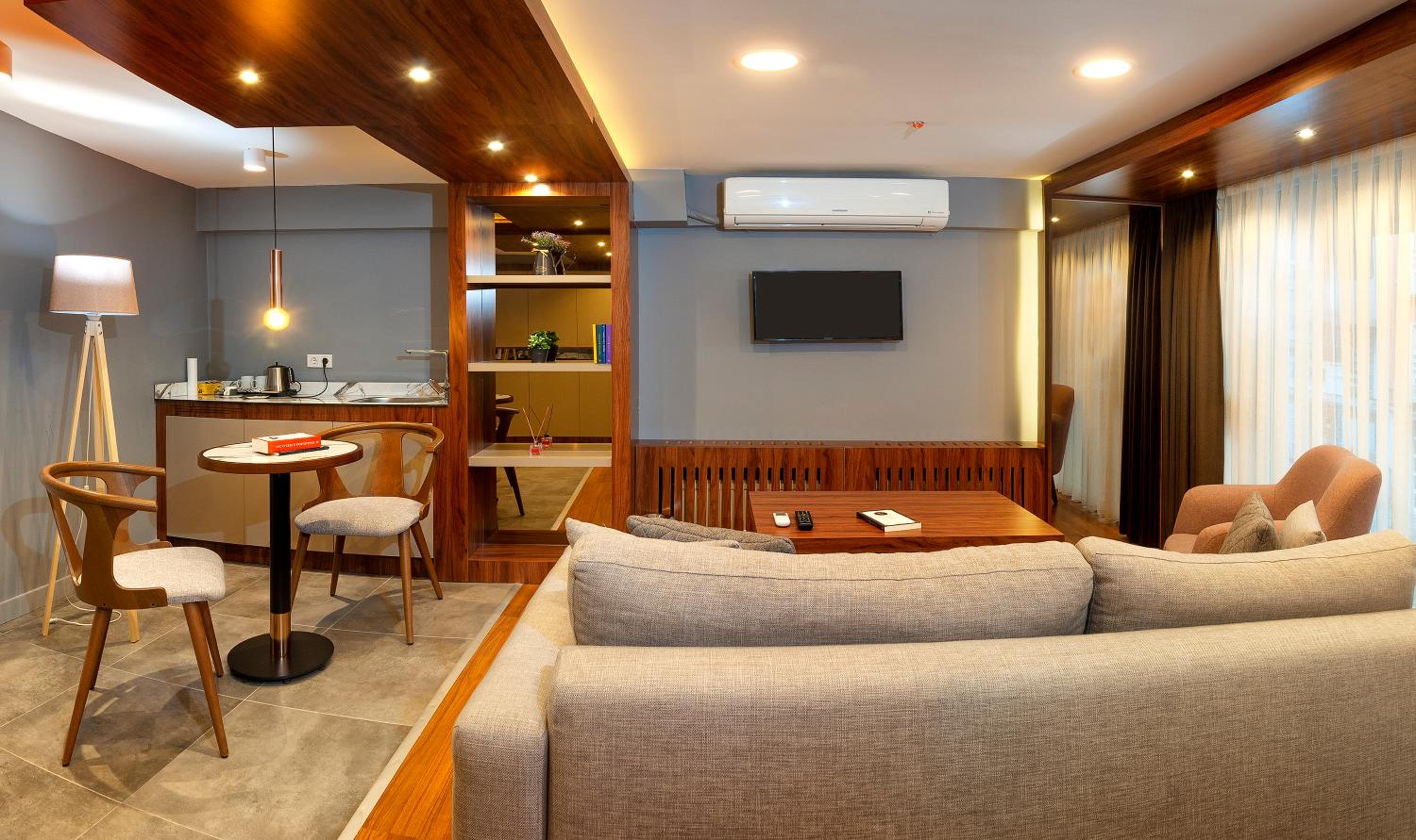 Deluxe Suite photo 2