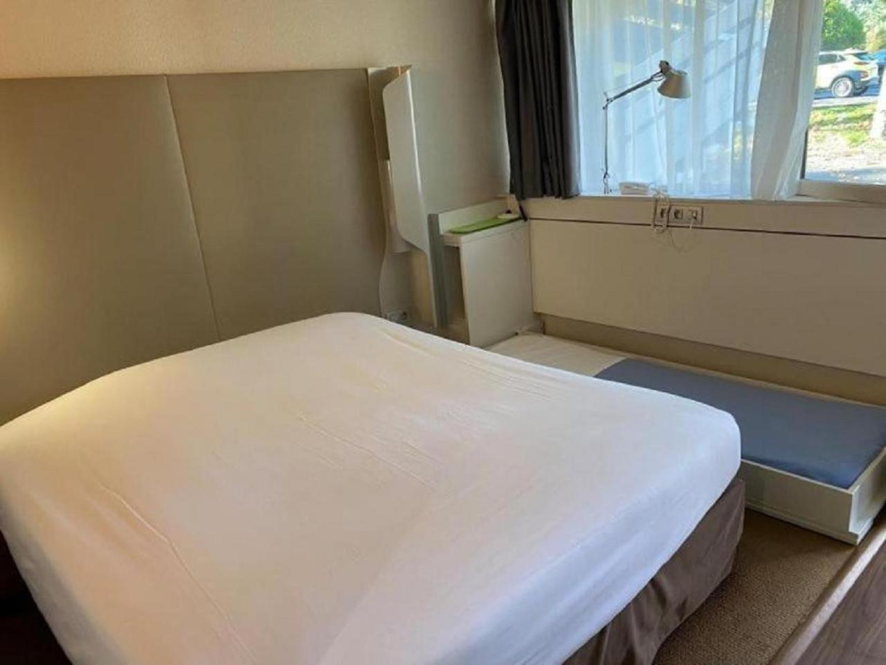 Standard Double Room with One Single Bed - Up to Ten Years