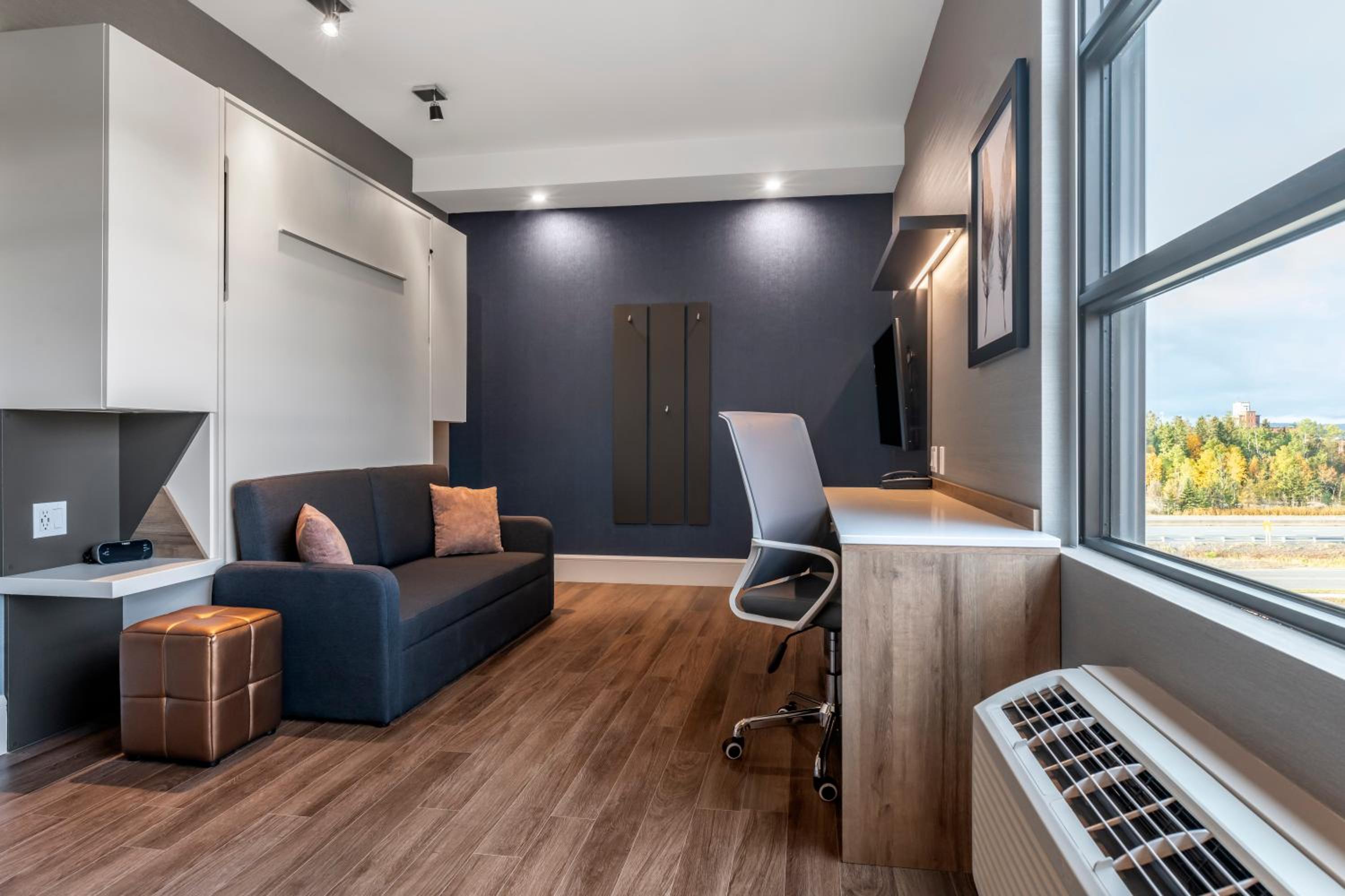 King Suite with Sofa Bed - Non-Smoking - Photo 1