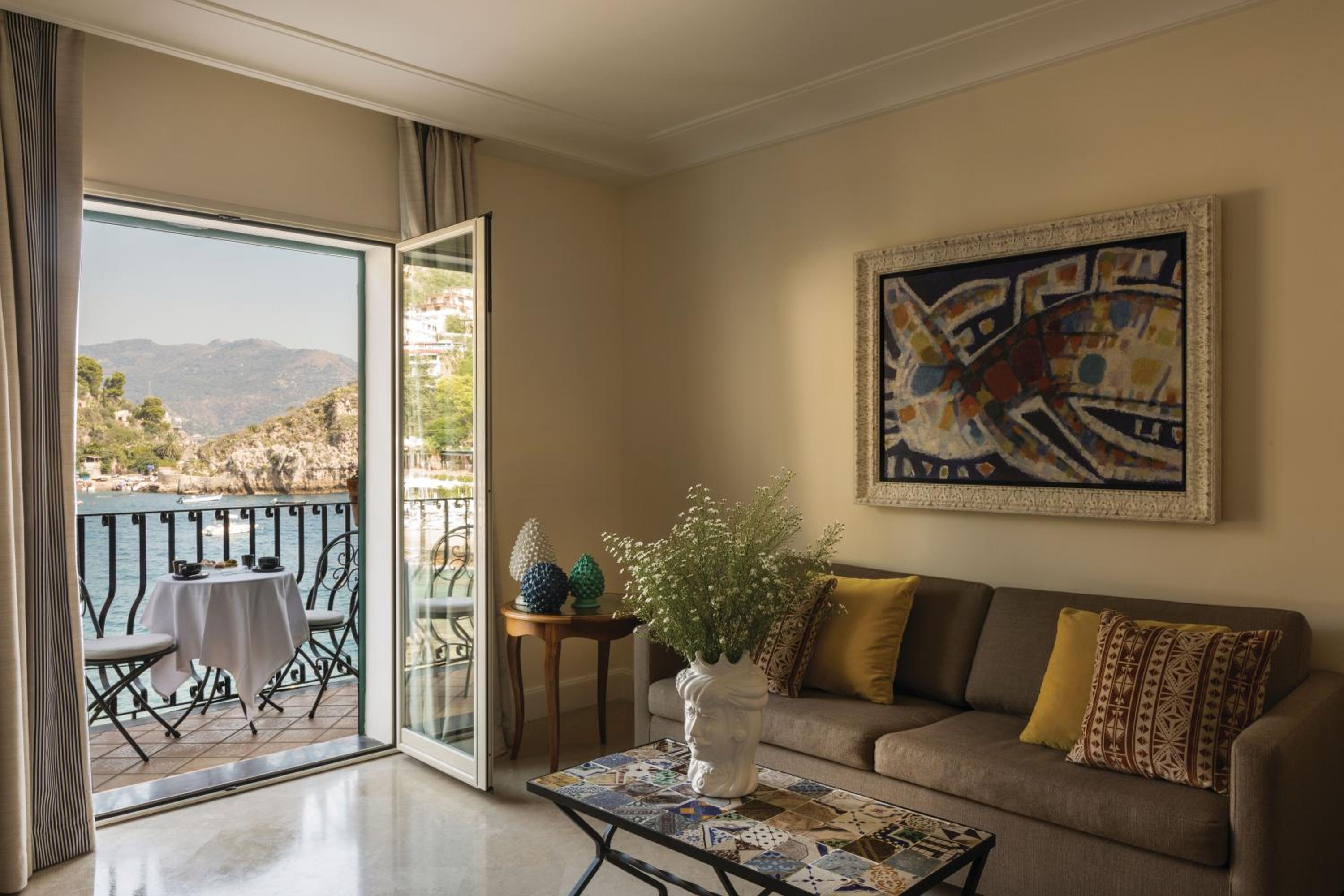 Deluxe Suite with Sea View and Balcony