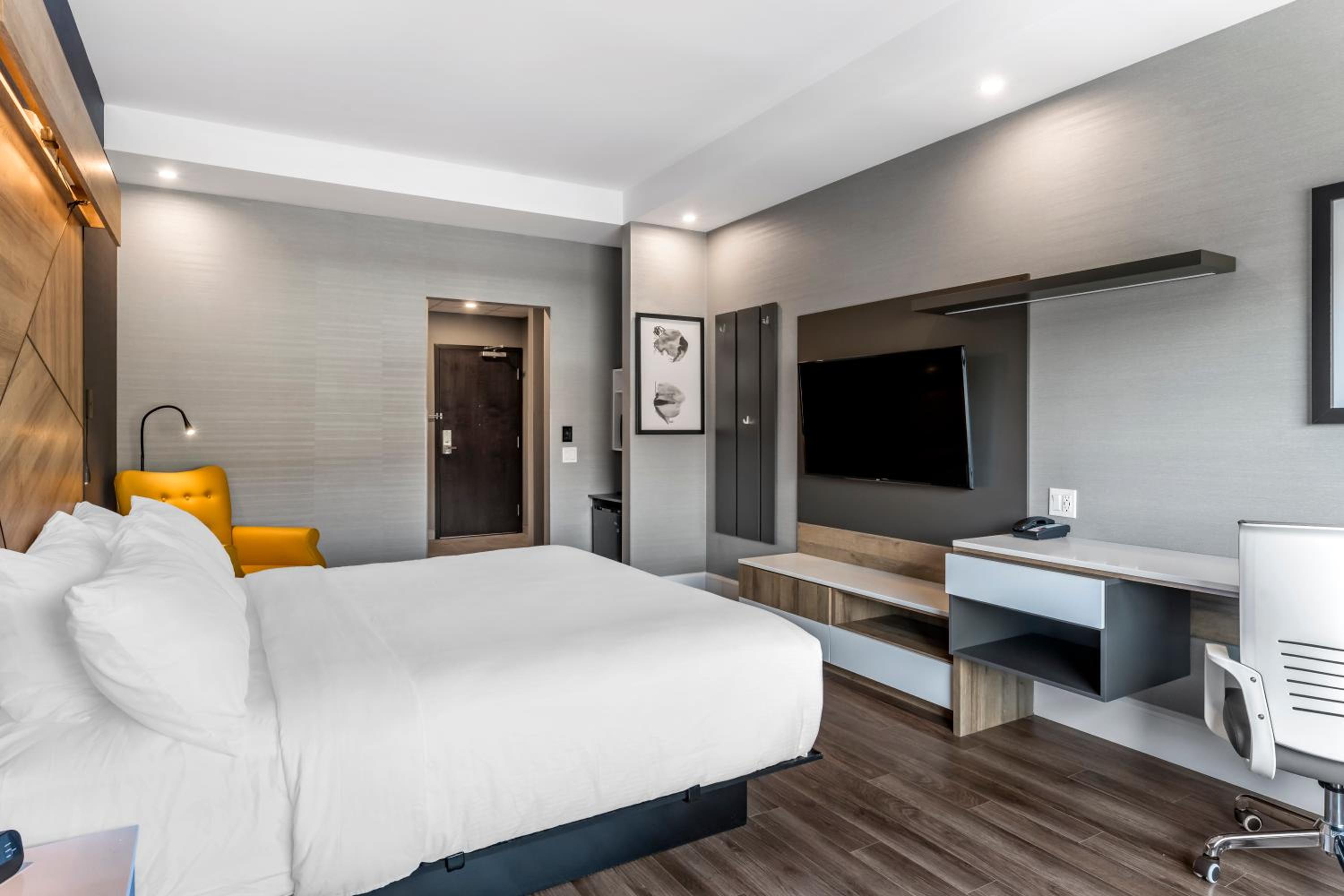 Standard King Room - Non-Smoking - Photo 3