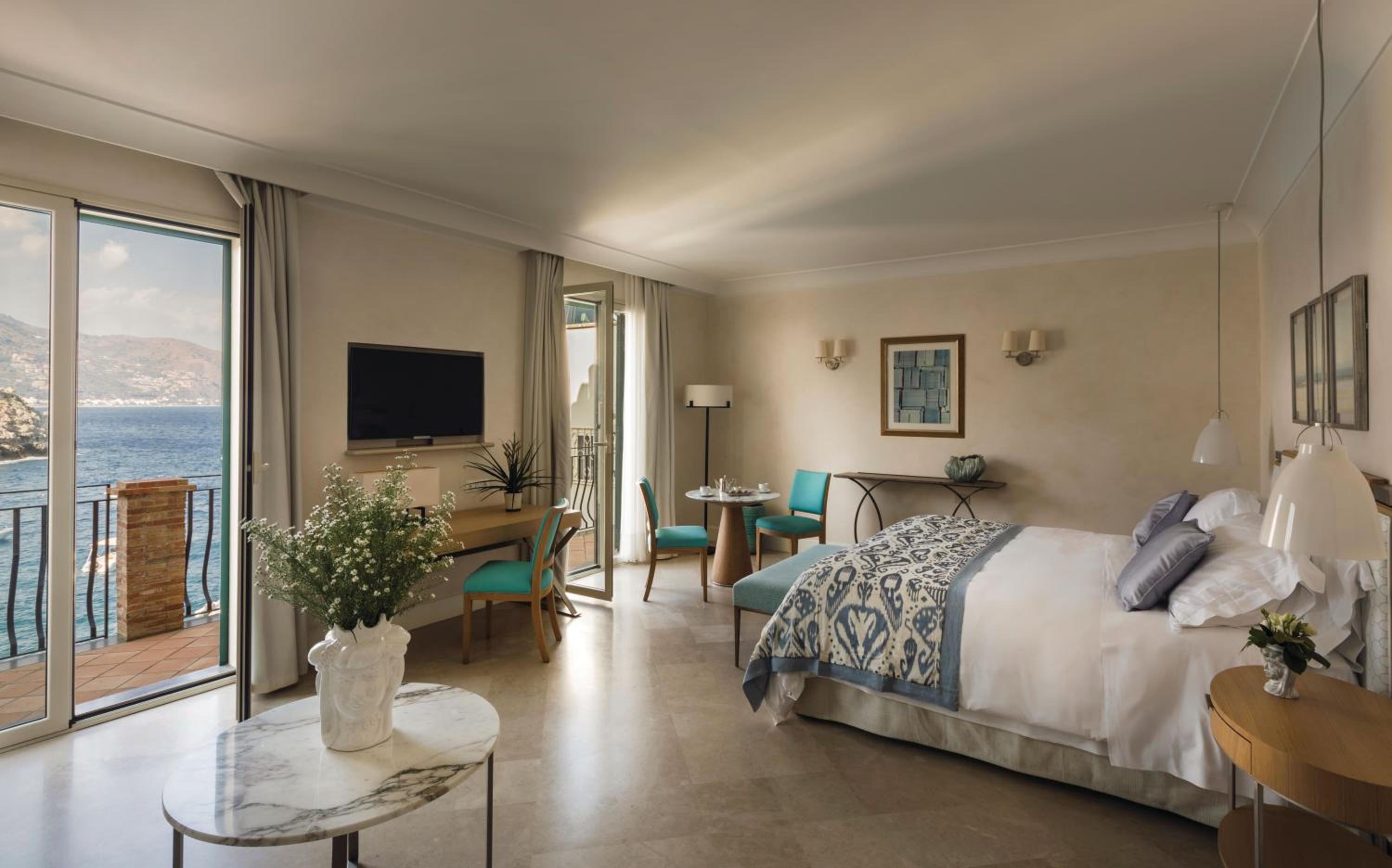 Premium Junior Suite with Sea View and Balcony - Photo 6