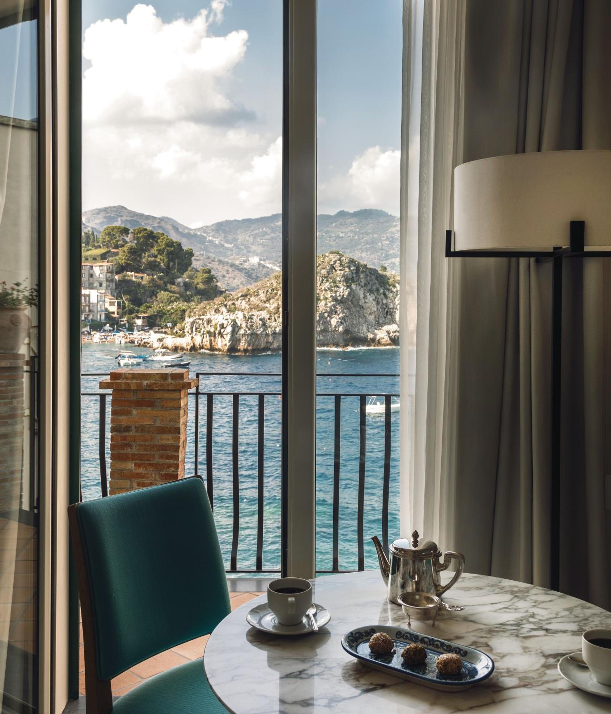 Premium Junior Suite with Sea View and Balcony - Photo 5