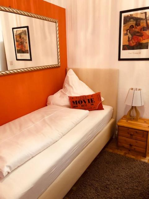 Single Room with Bathroom photo 2