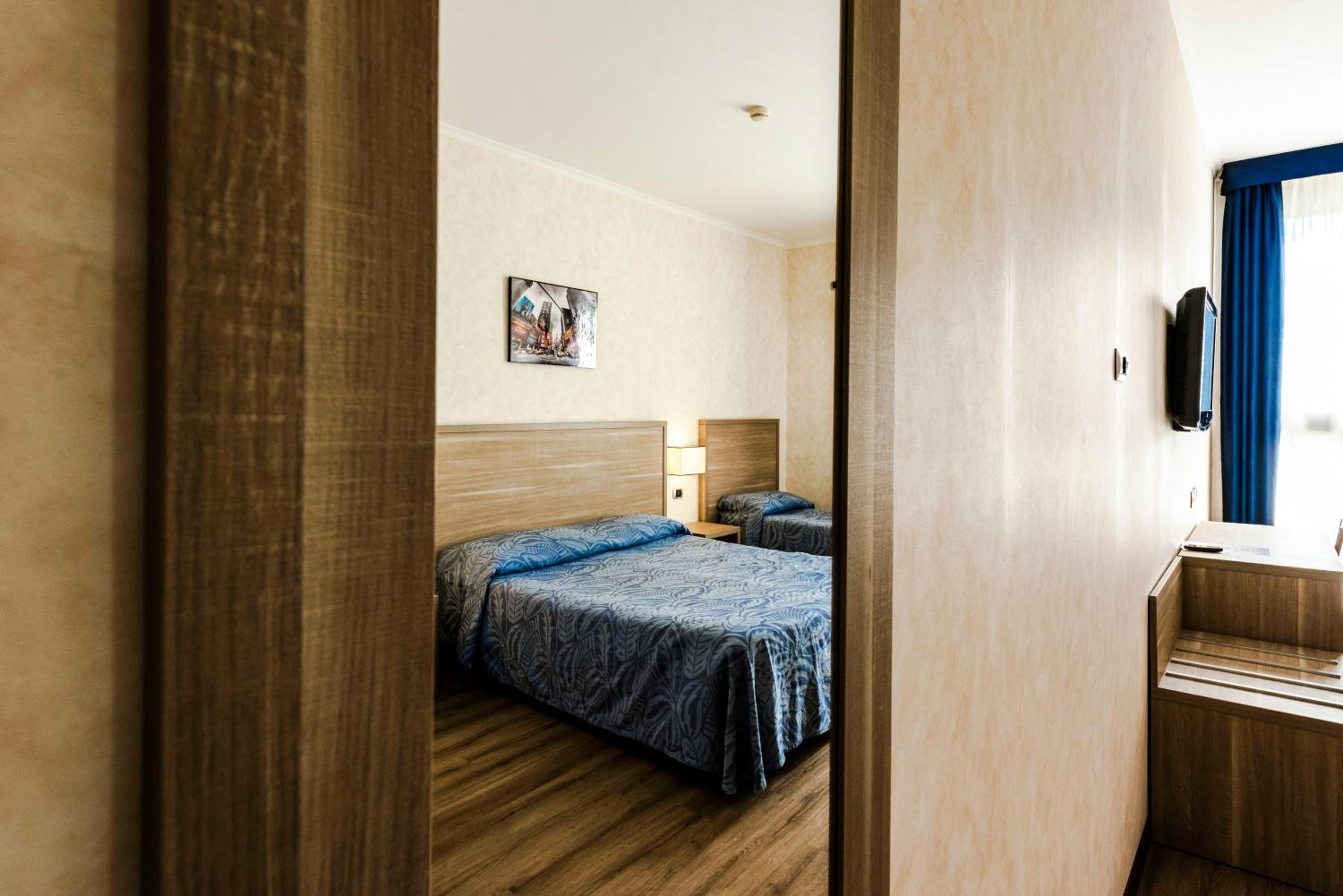 Double or Twin Room - Photo 3