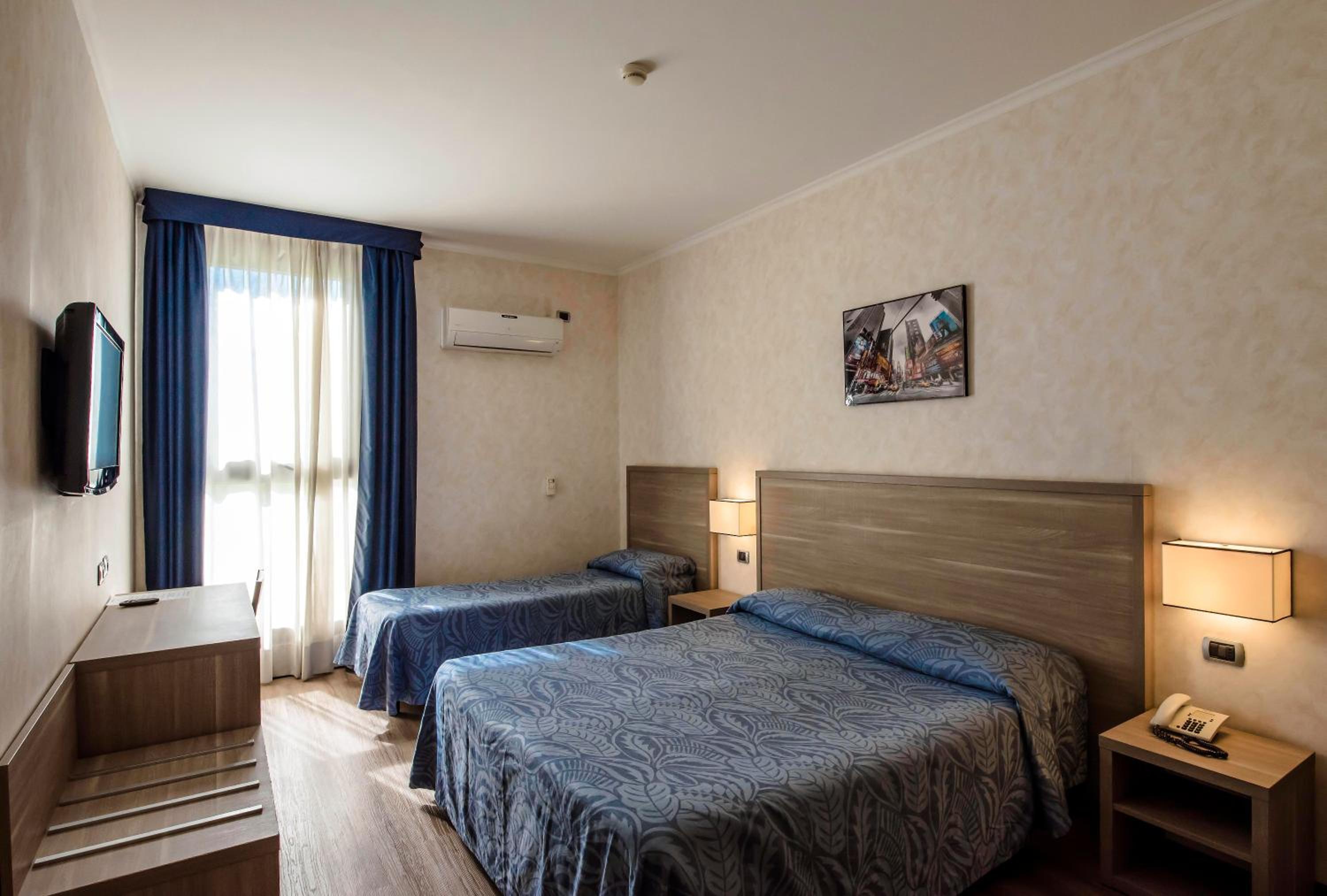 Double or Twin Room - Photo 8