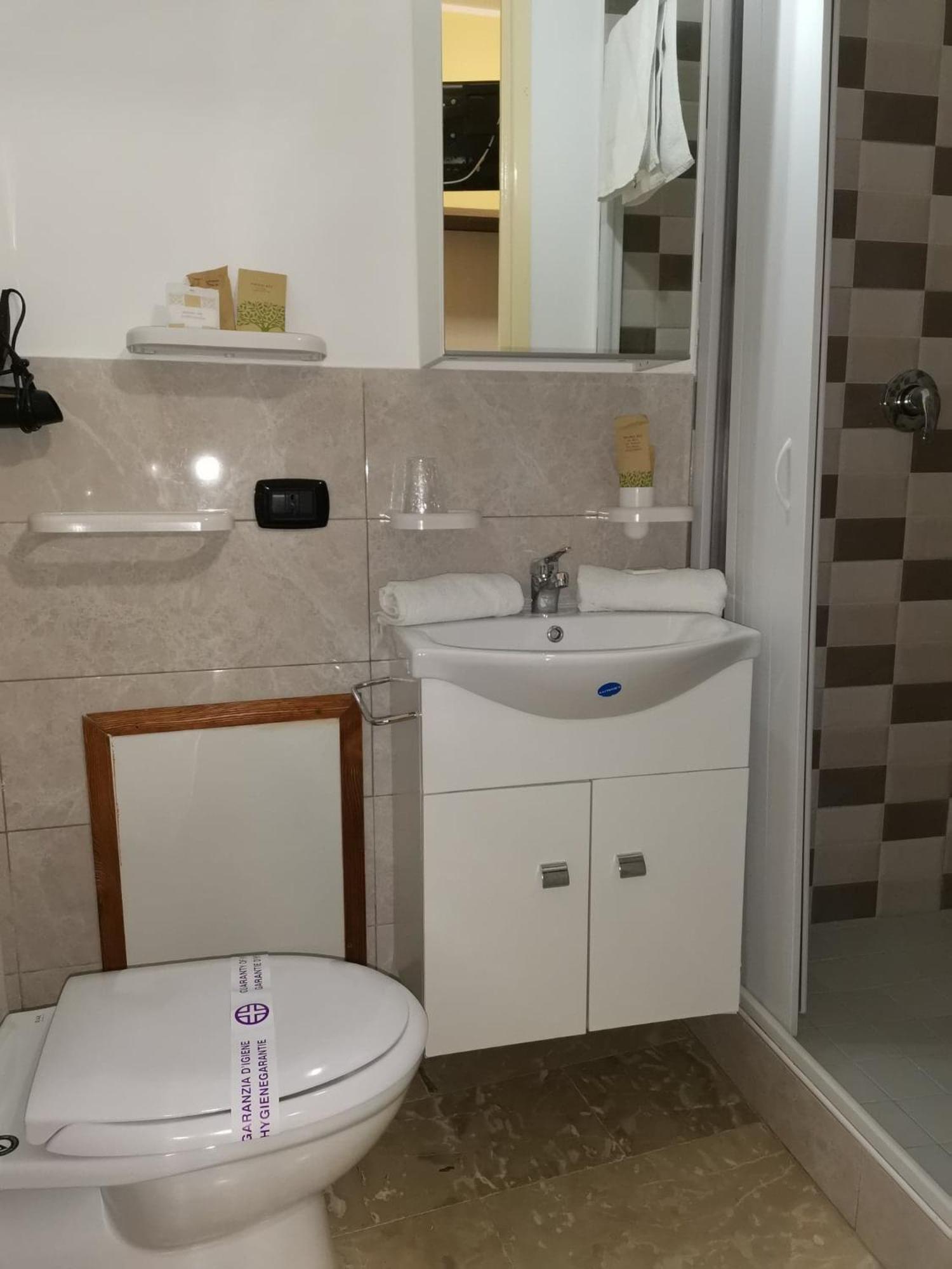 Basic Triple Room - Photo 6