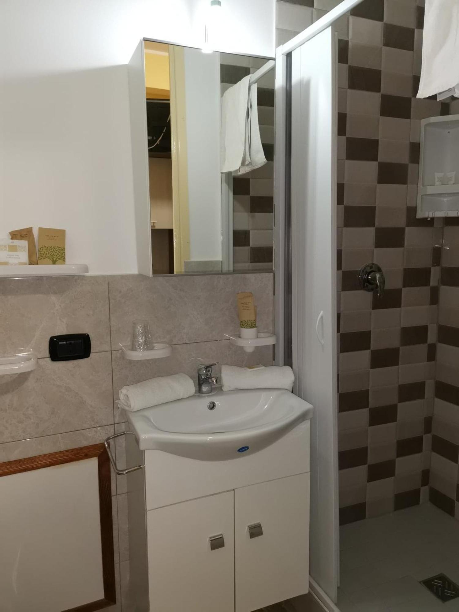 Basic Triple Room - Photo 3