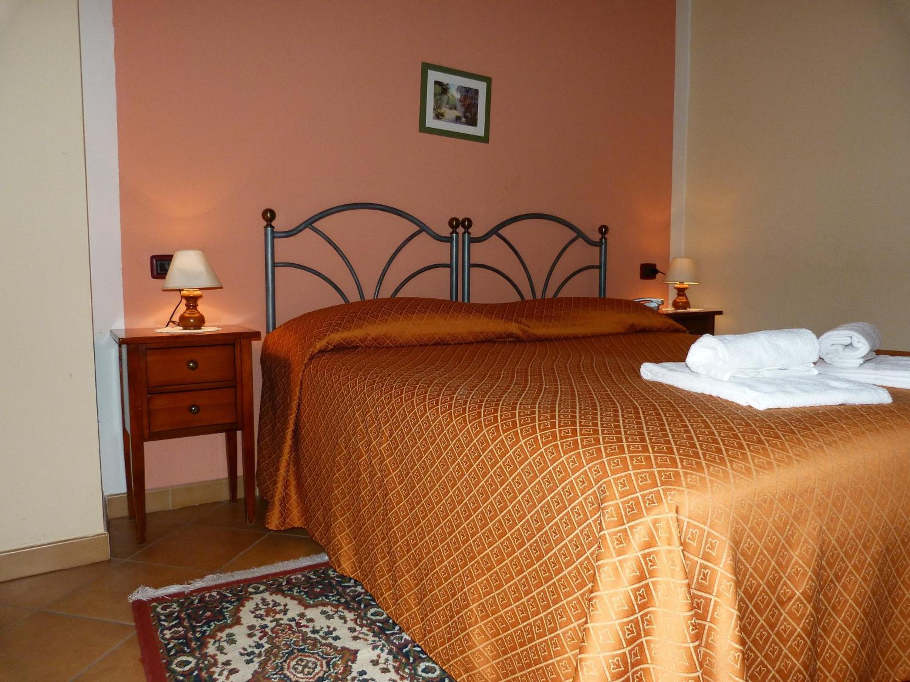 Double or Twin Room - Photo 8