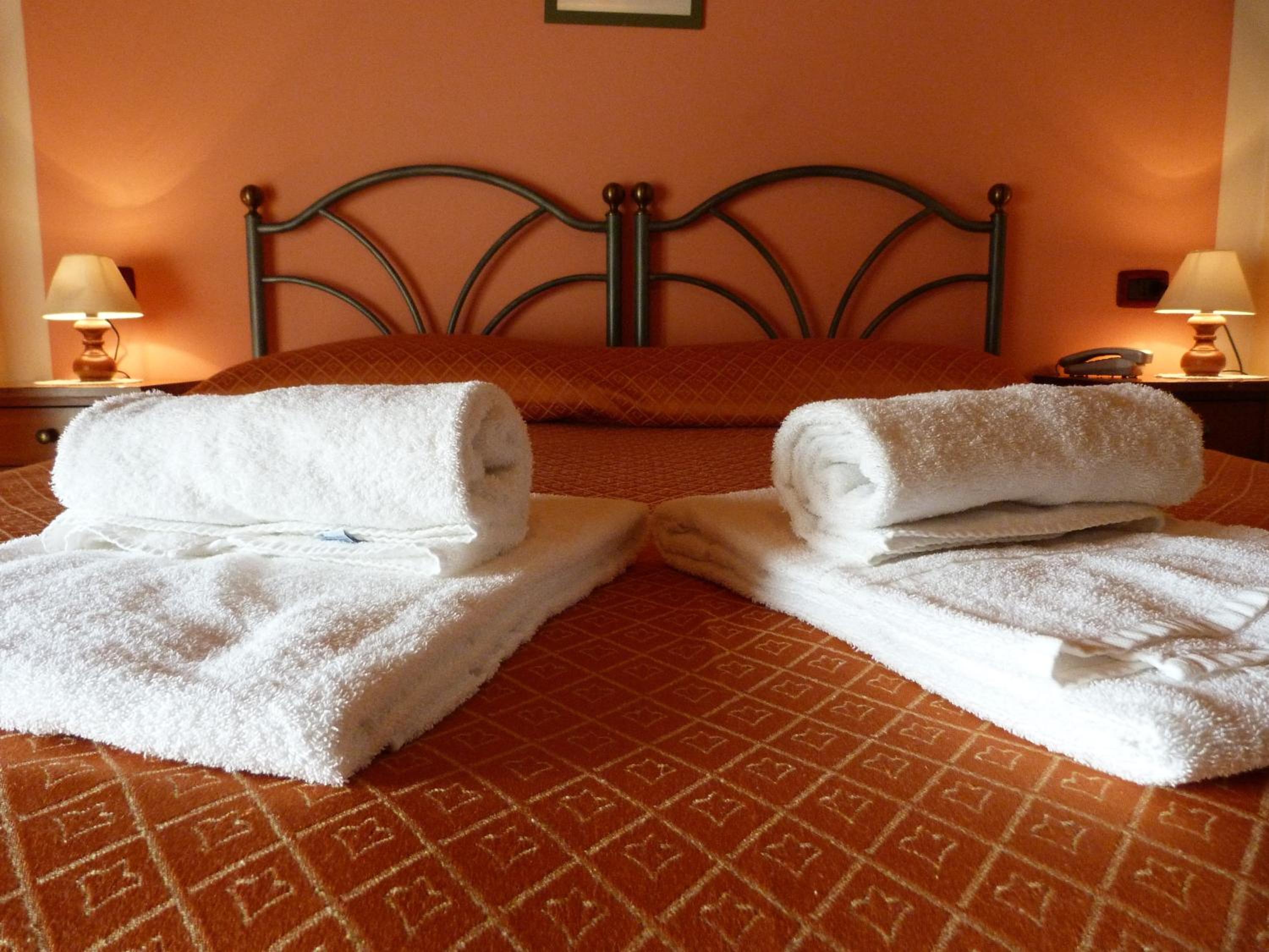 Double or Twin Room - Photo 11