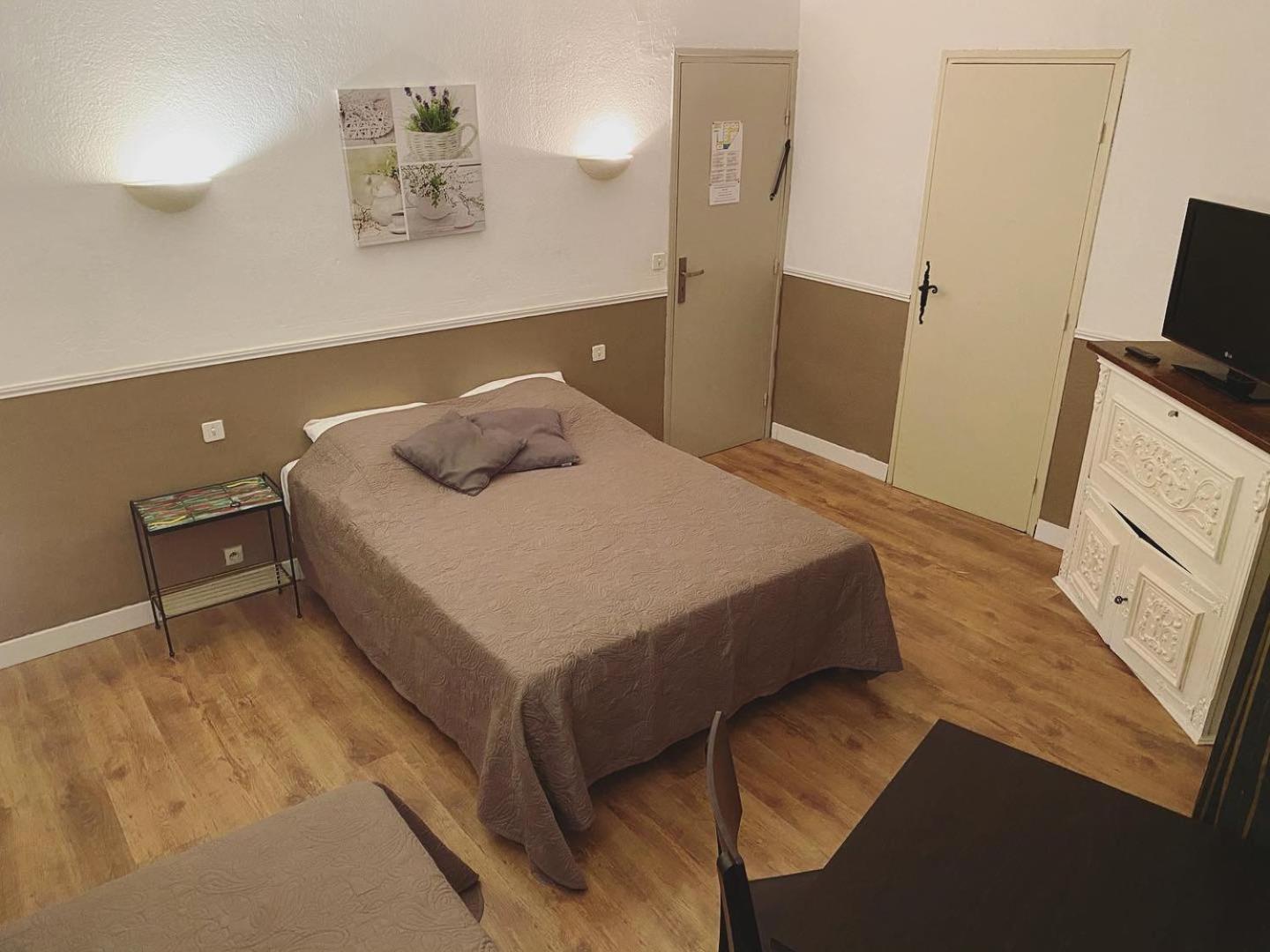 Classic Triple Room - Photo 1