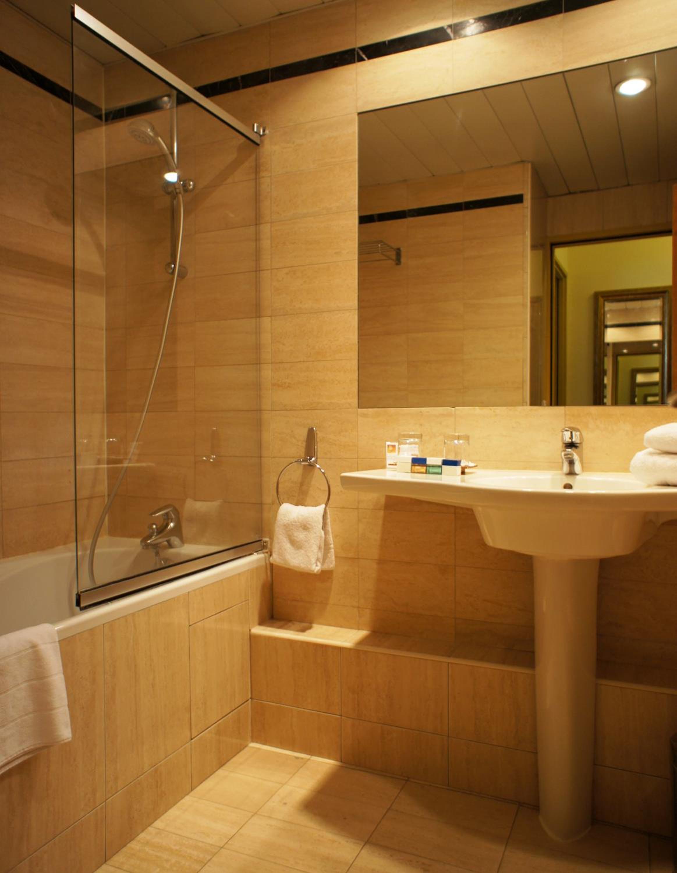 Standard Room with Park View - Photo 2