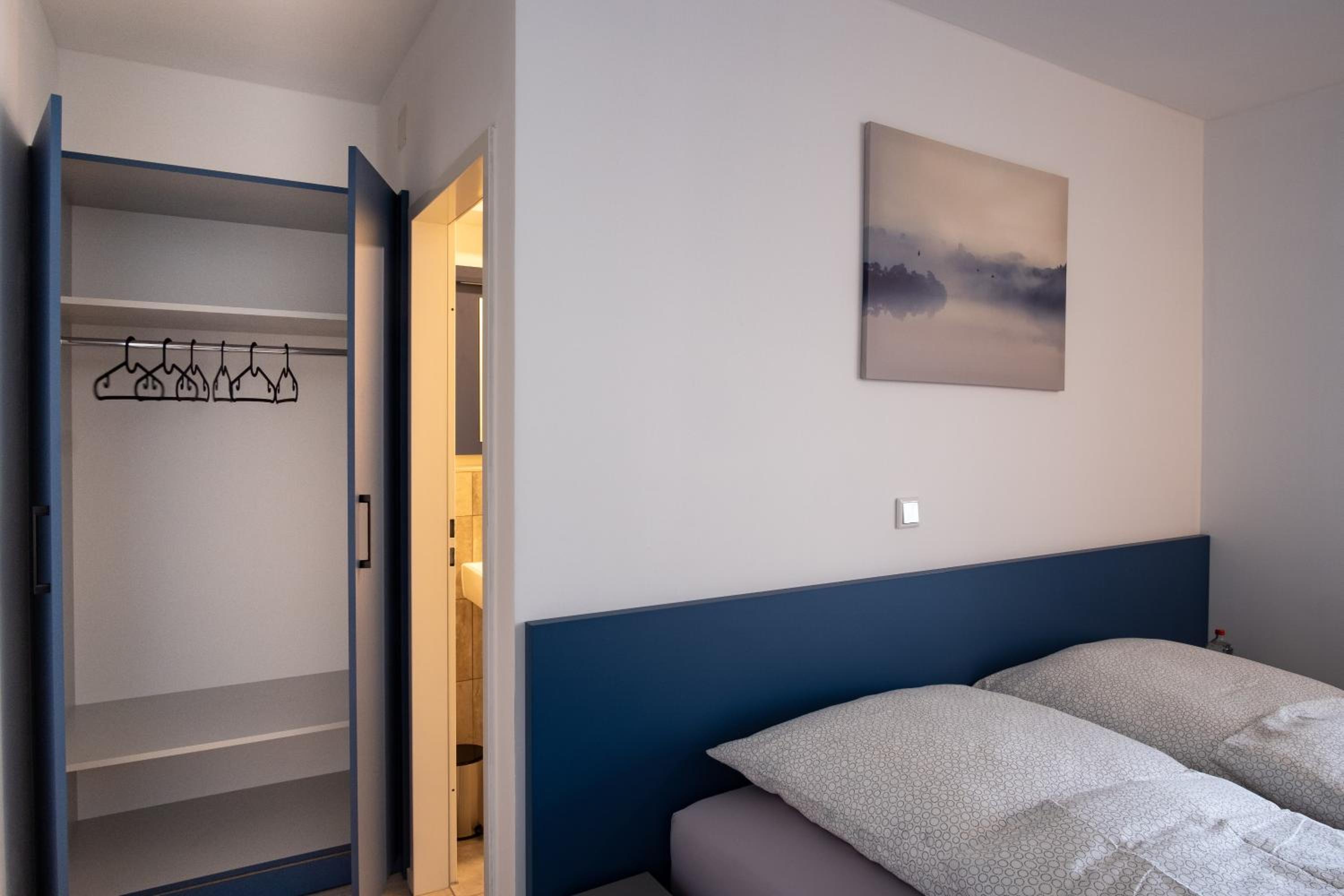 Double Room with Private Bathroom - Photo 1