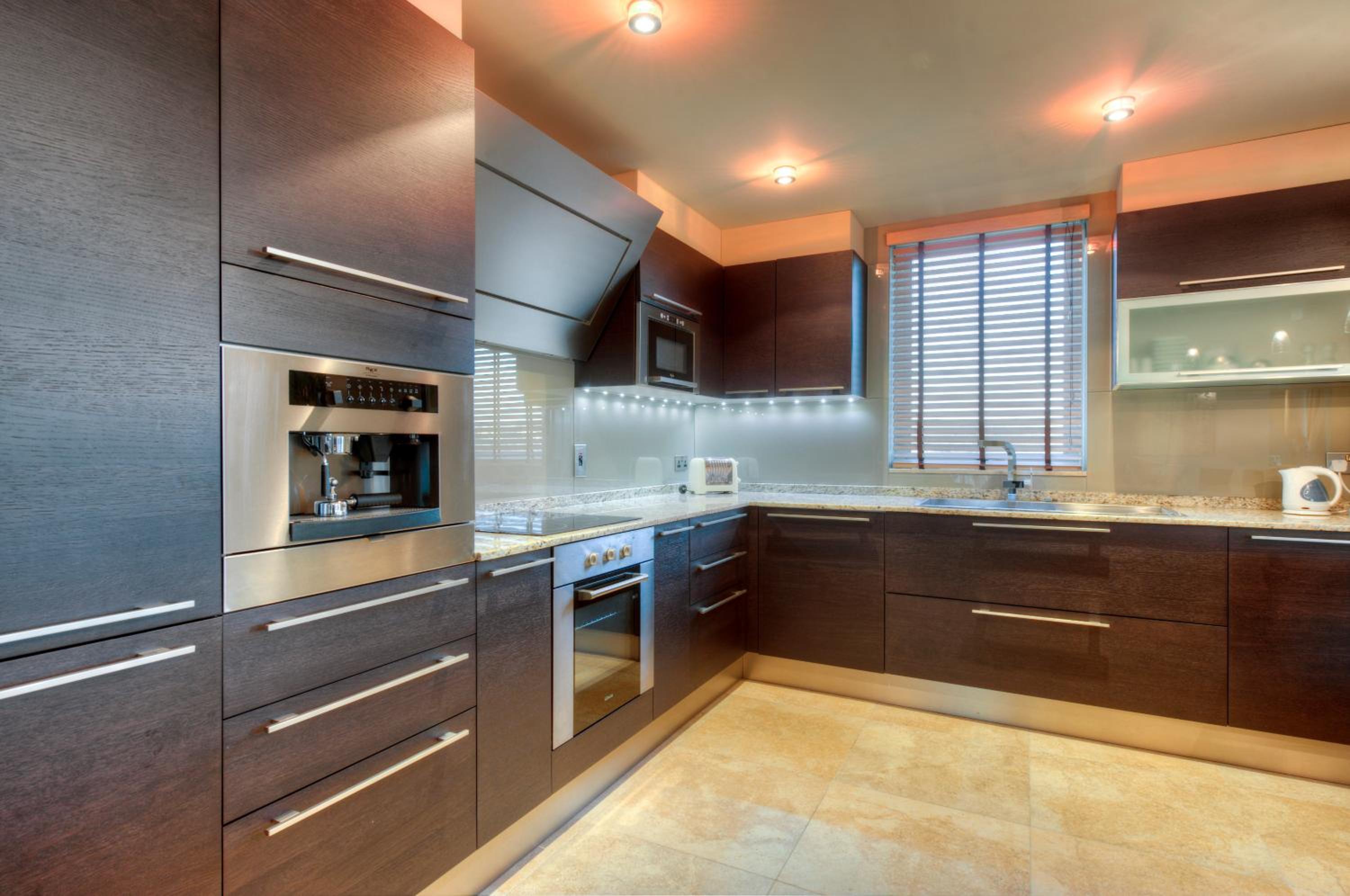 Four-Bedroom Penthouse Suite - Photo 7