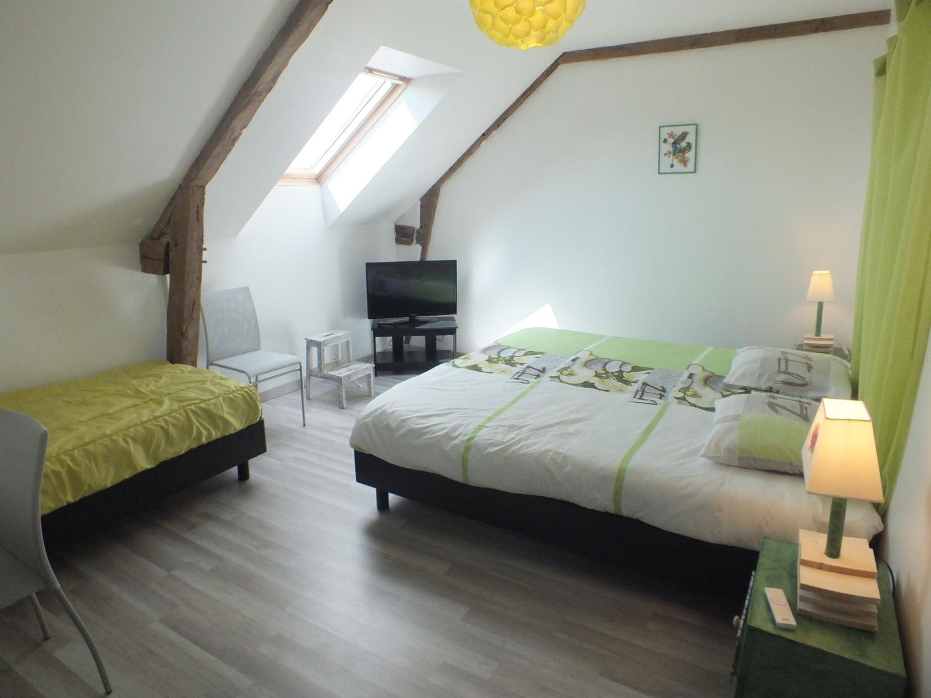 Double Room with Shower - Photo 7