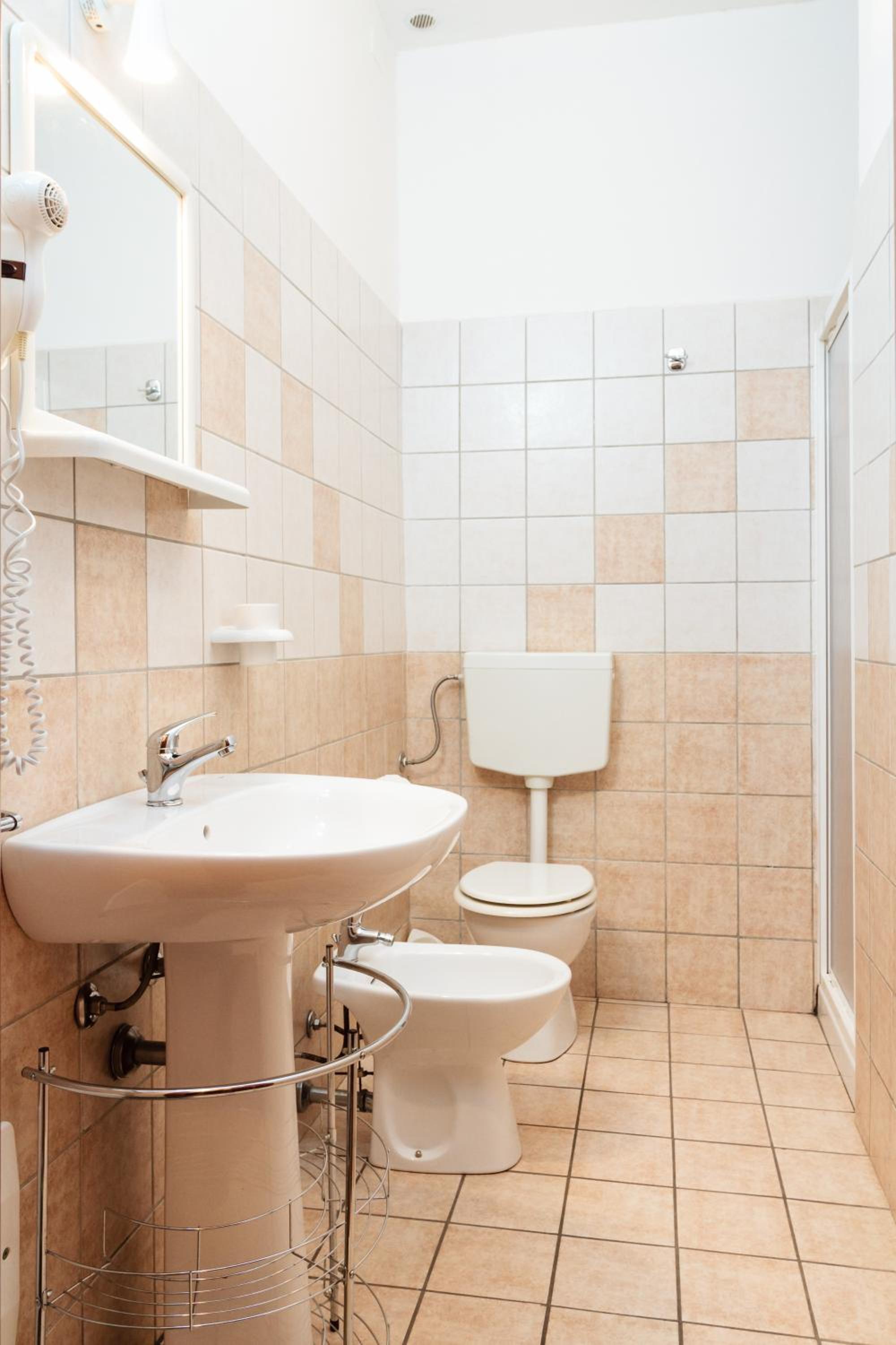 Triple Room - Photo 6