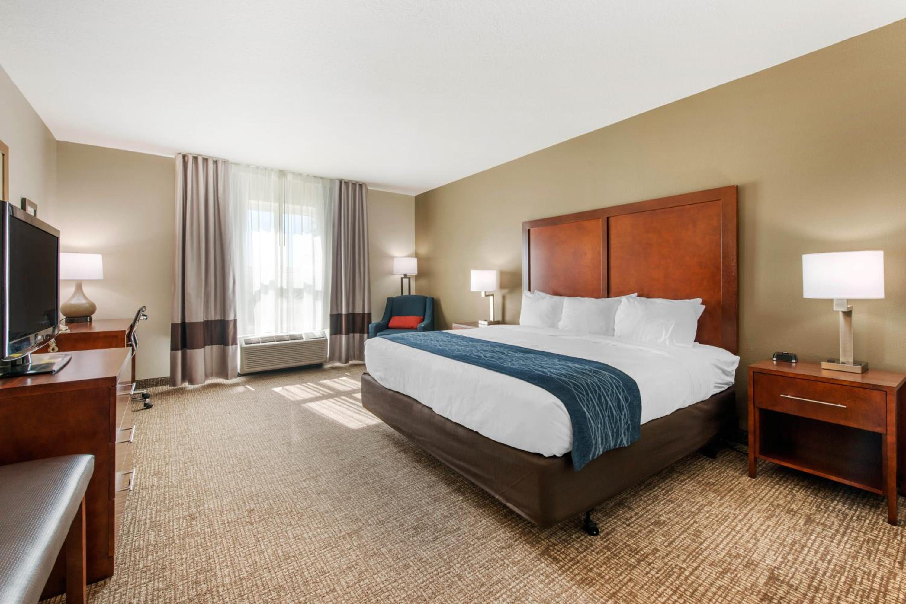 King Suite - Accessible/Non-Smoking