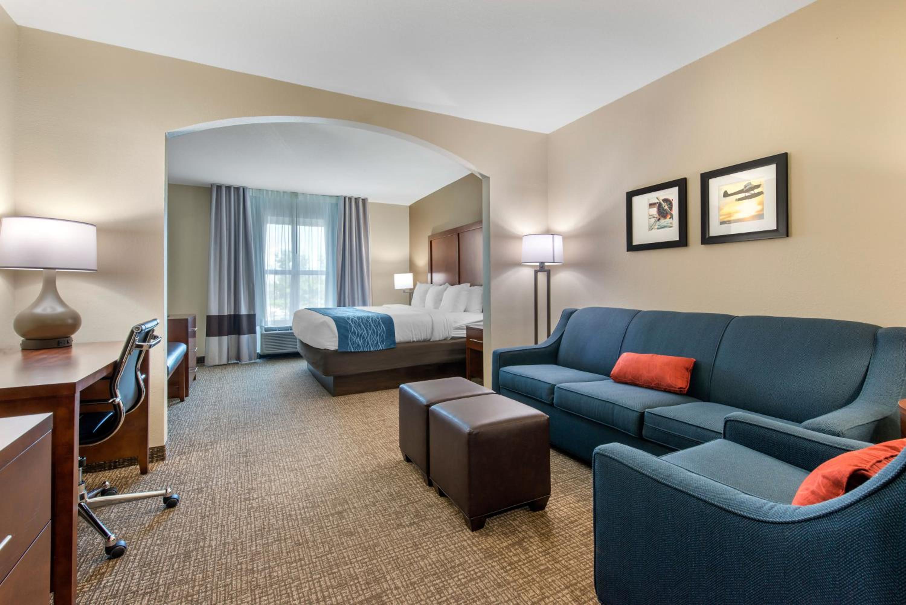 King Suite - Accessible/Non-Smoking photo 3
