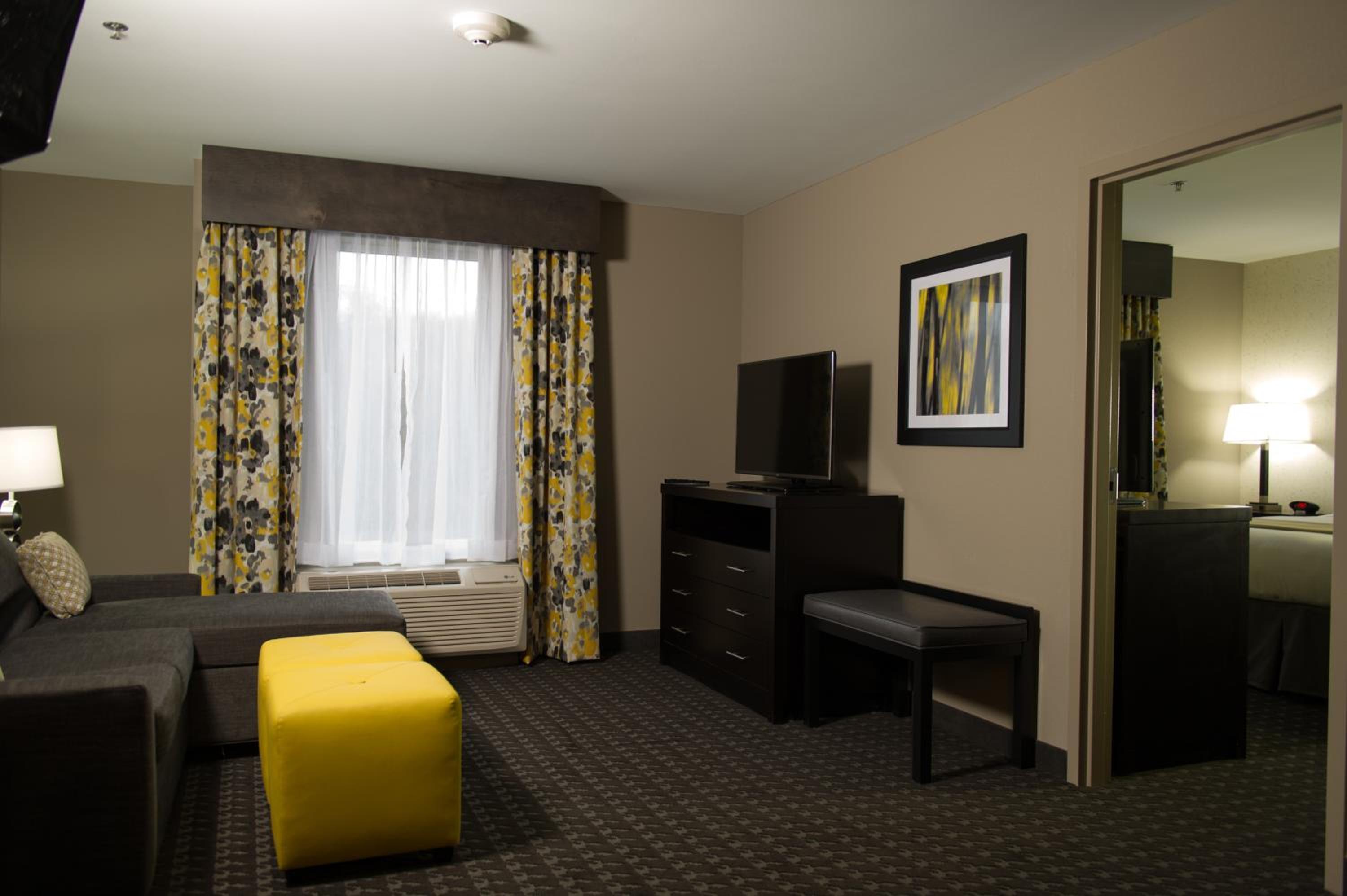 Deluxe Suite - Hearing Disability Access- Non-Smoking photo 3