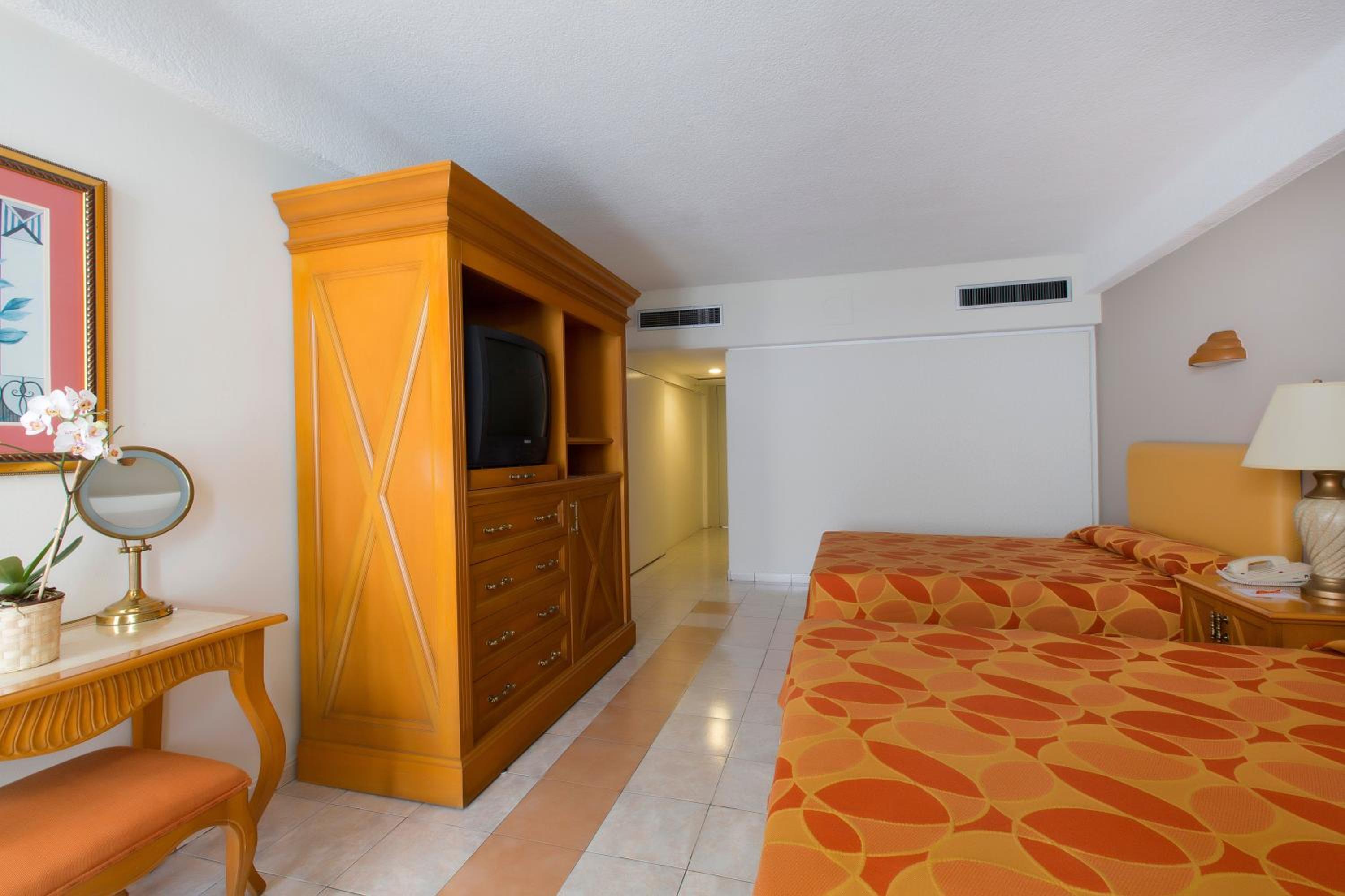 Double Room with Two Double Beds Mountain View - Photo 4