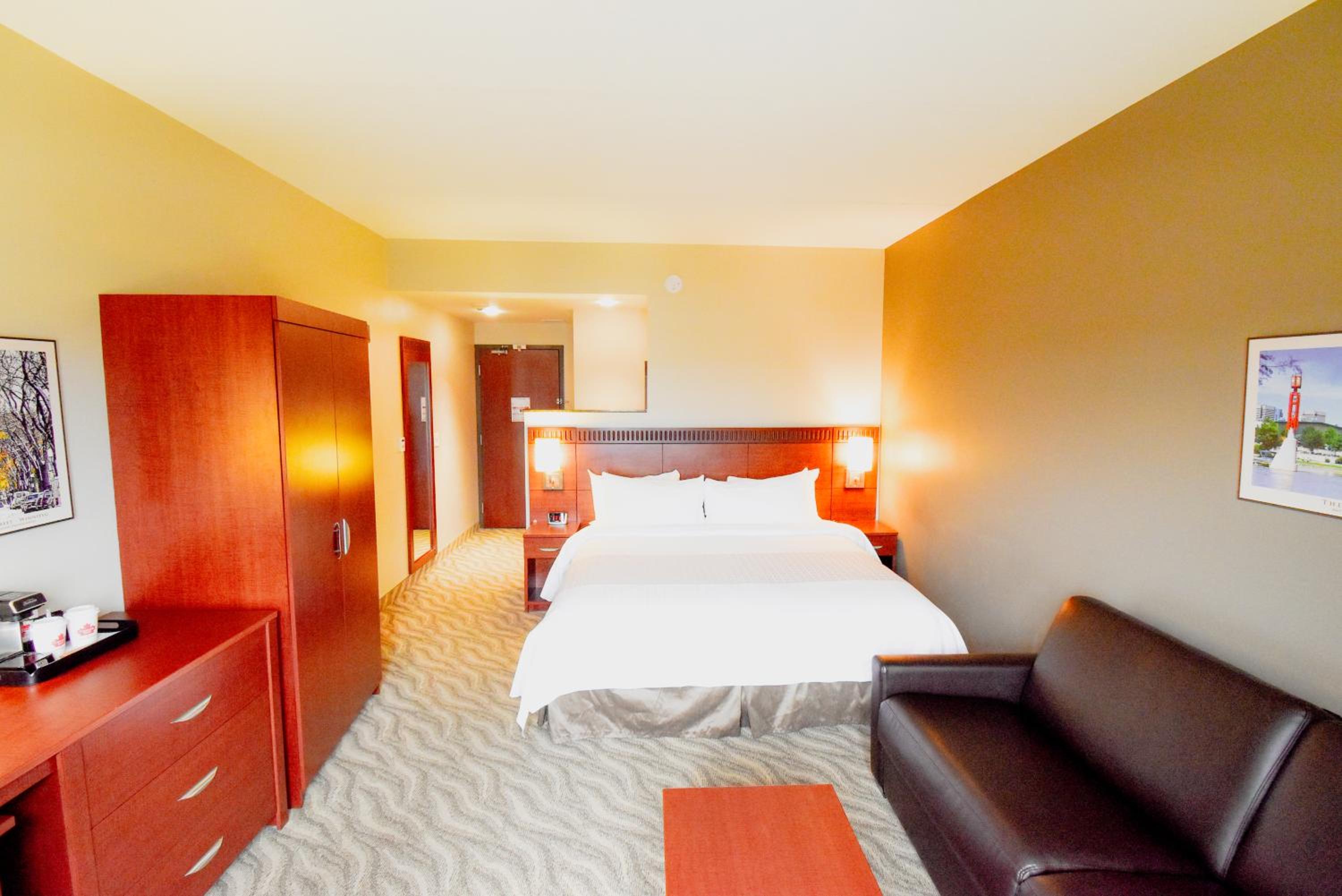 Deluxe King Room - Photo 2