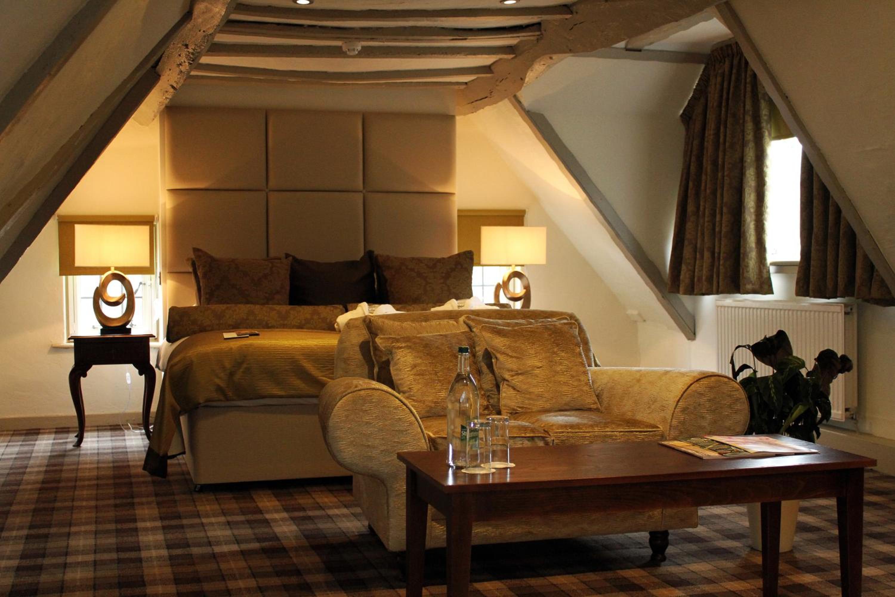 Suite - Photo 3