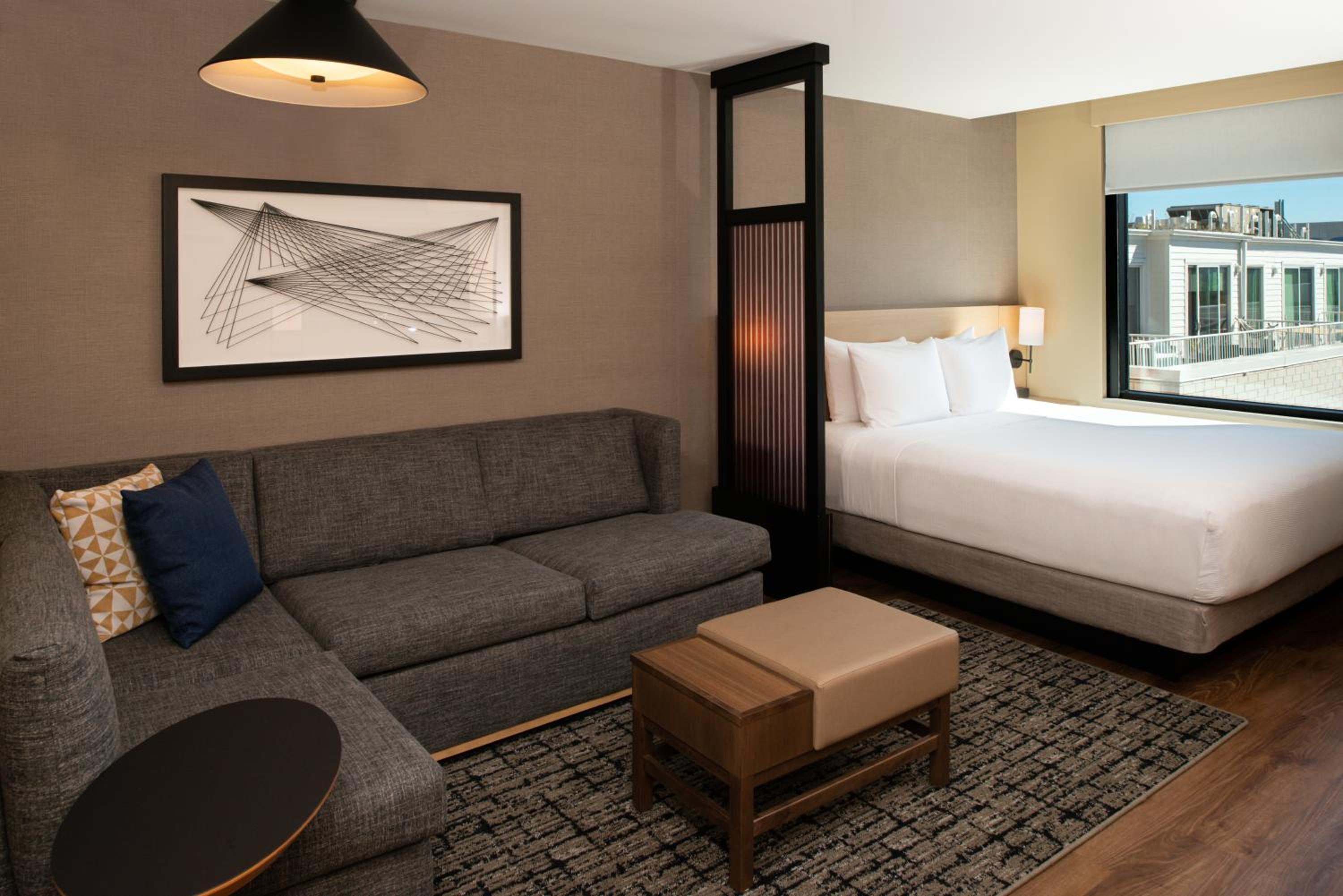 King Room with Sofa Bed - Photo 3