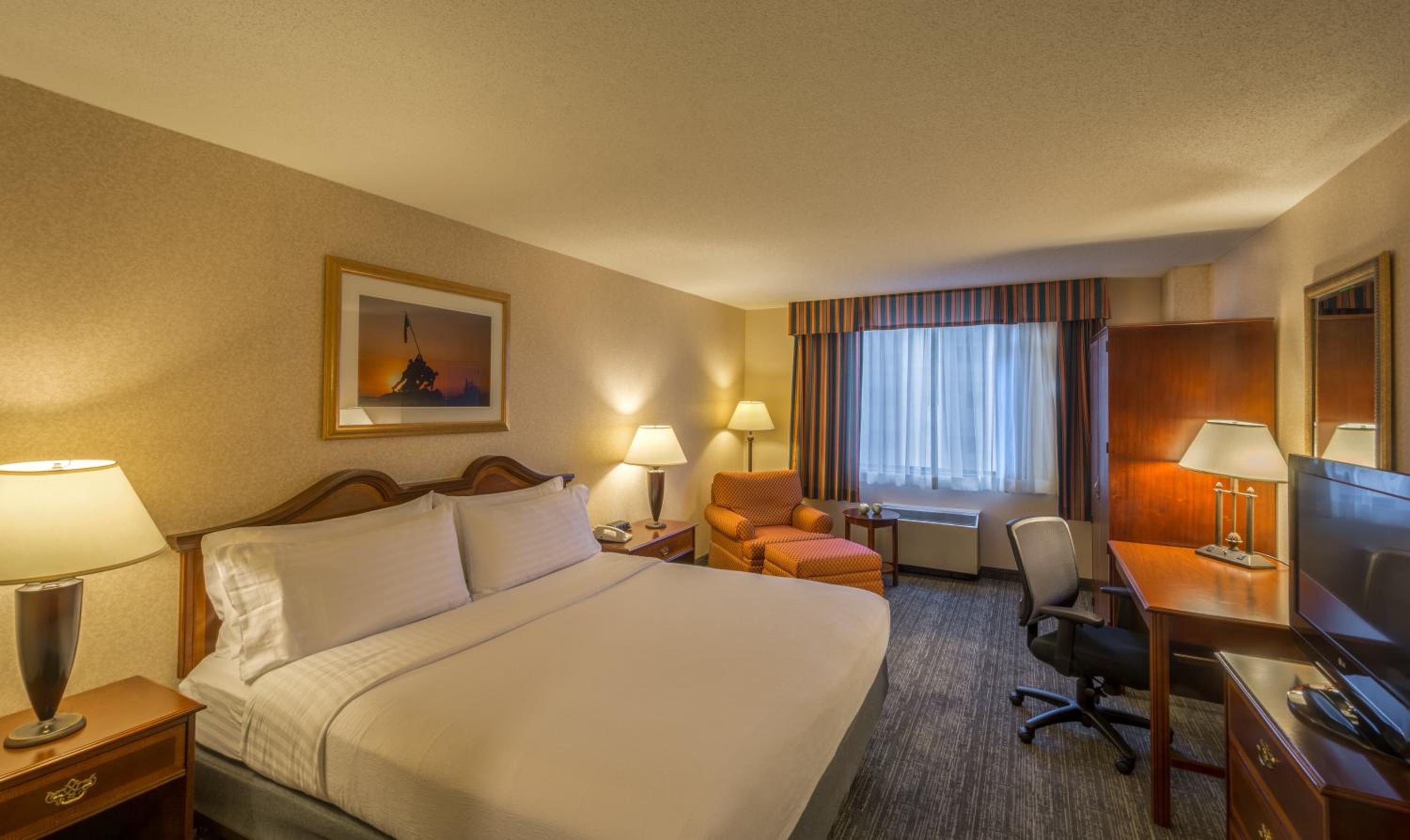 Standard King Room photo 1