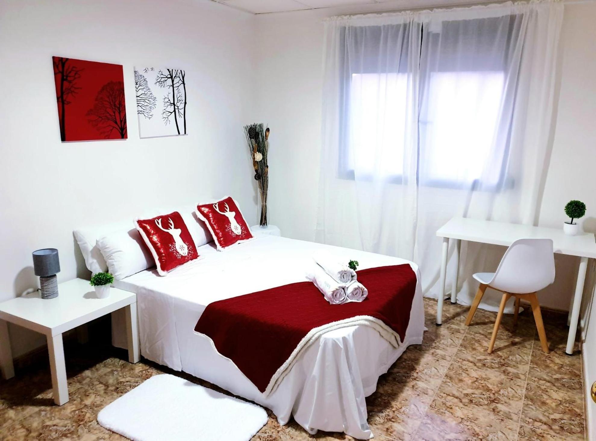 Double or Twin Room with Private Bathroom - Photo 3