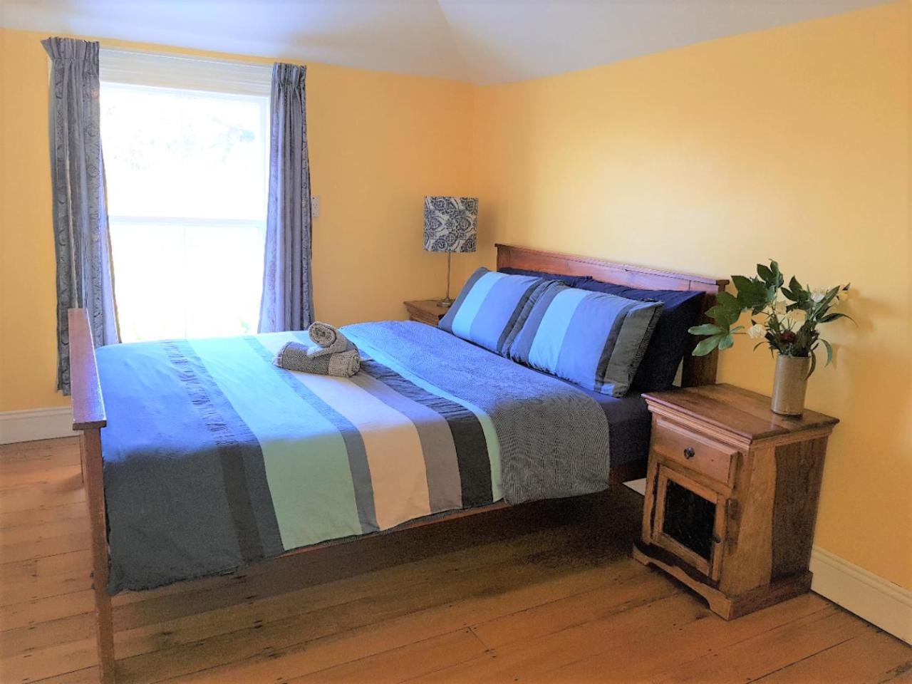 Queen Room photo 1