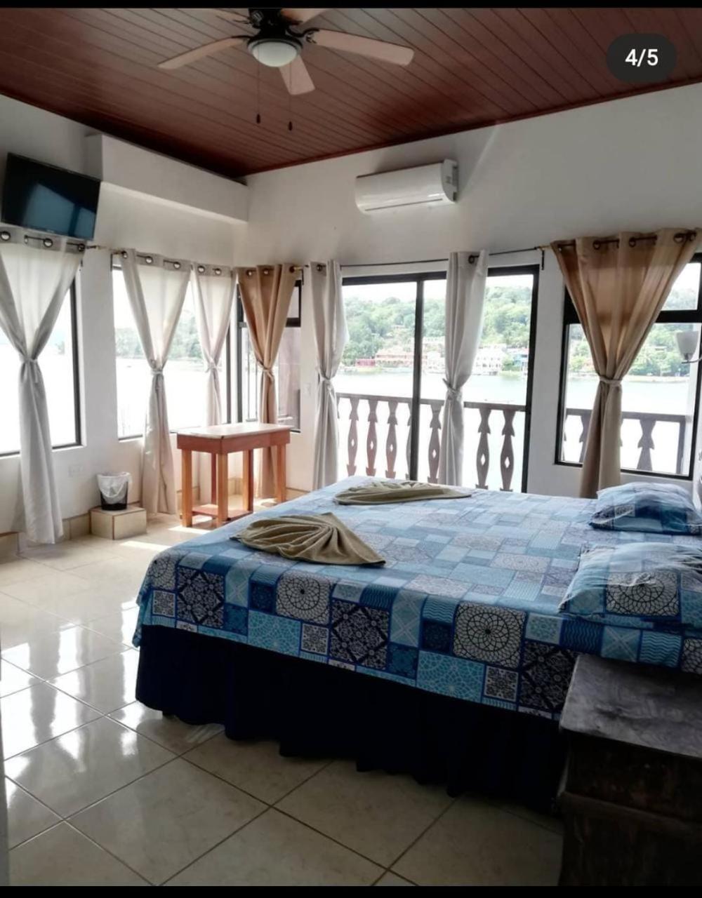 Deluxe King Room photo 1