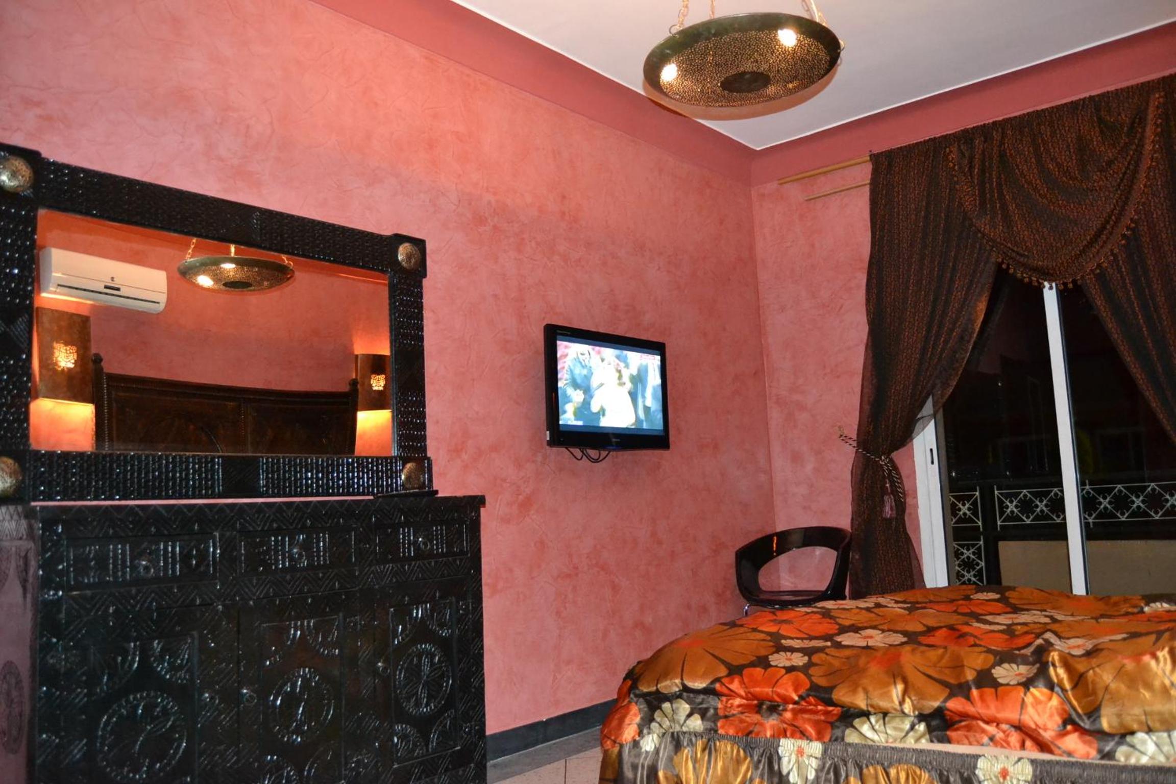 Rachadi Two-Bedroom Apartment - Photo 27