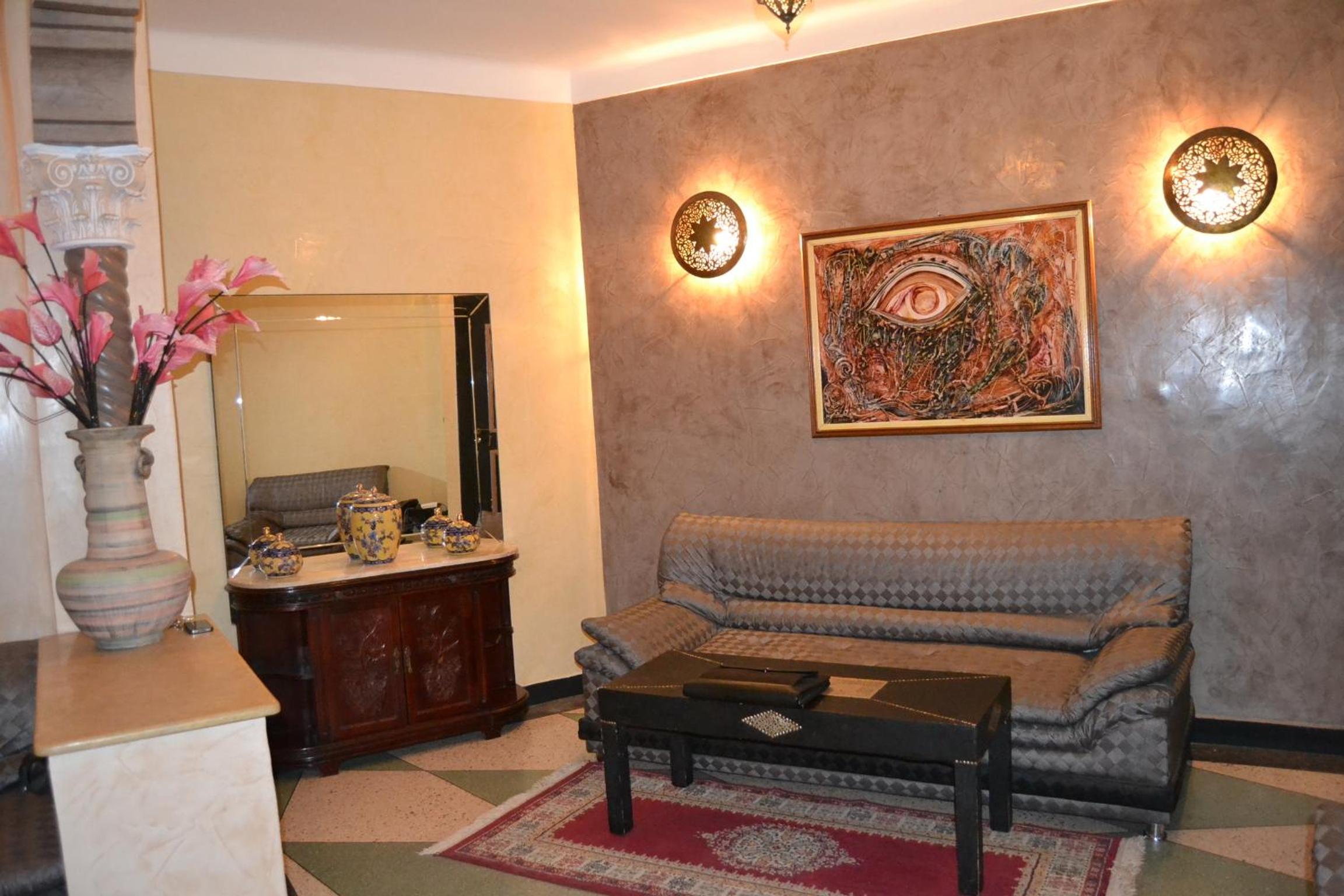 Rachadi Two-Bedroom Apartment - Photo 2