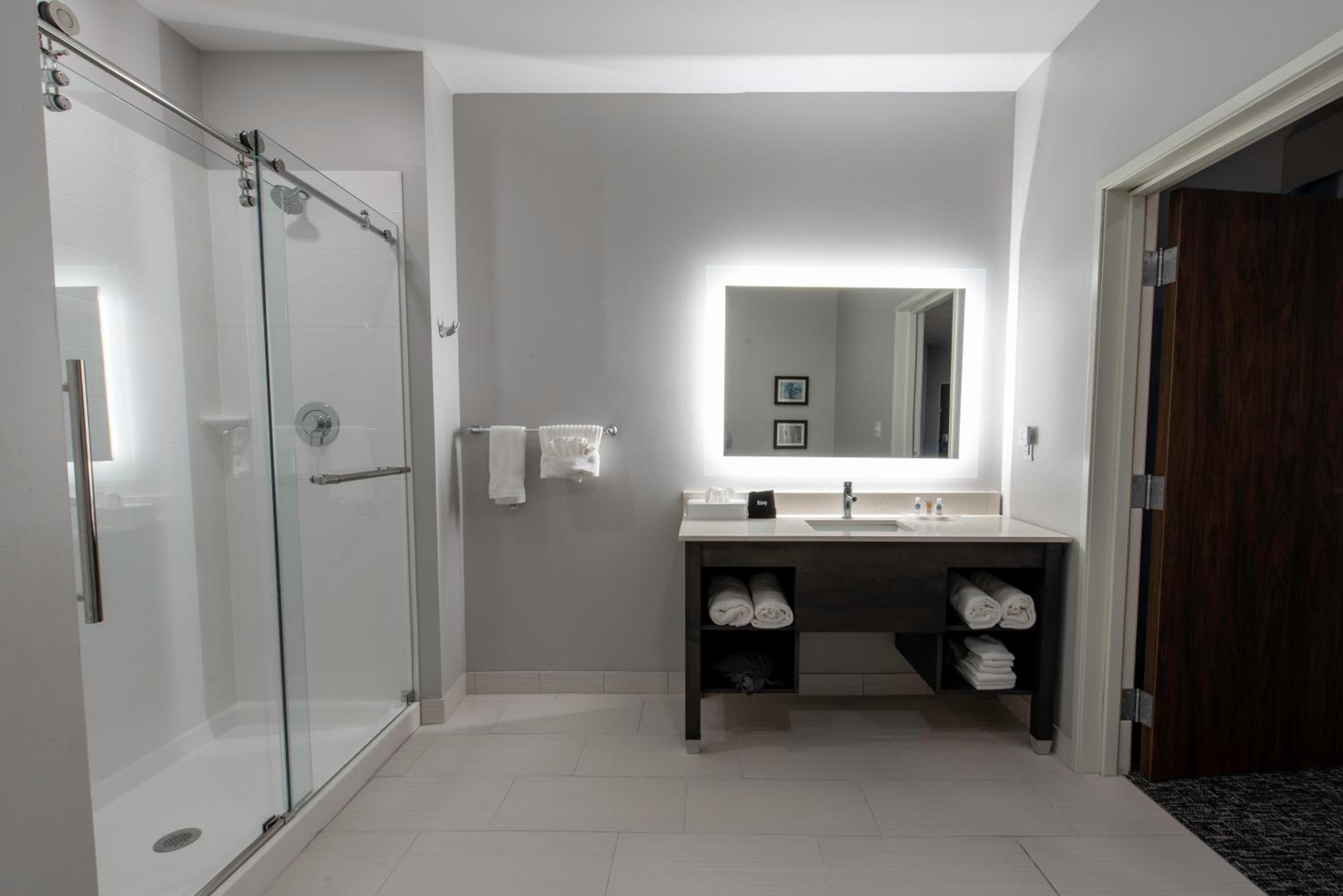 Executive King Suite - Non-Smoking - Photo 3