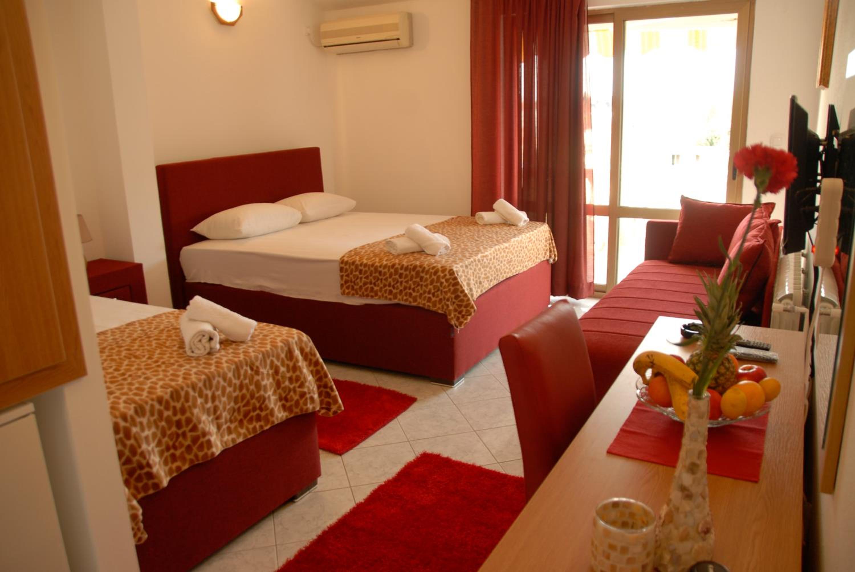 Superior Triple Room with Balcony and Garden View - Photo 19