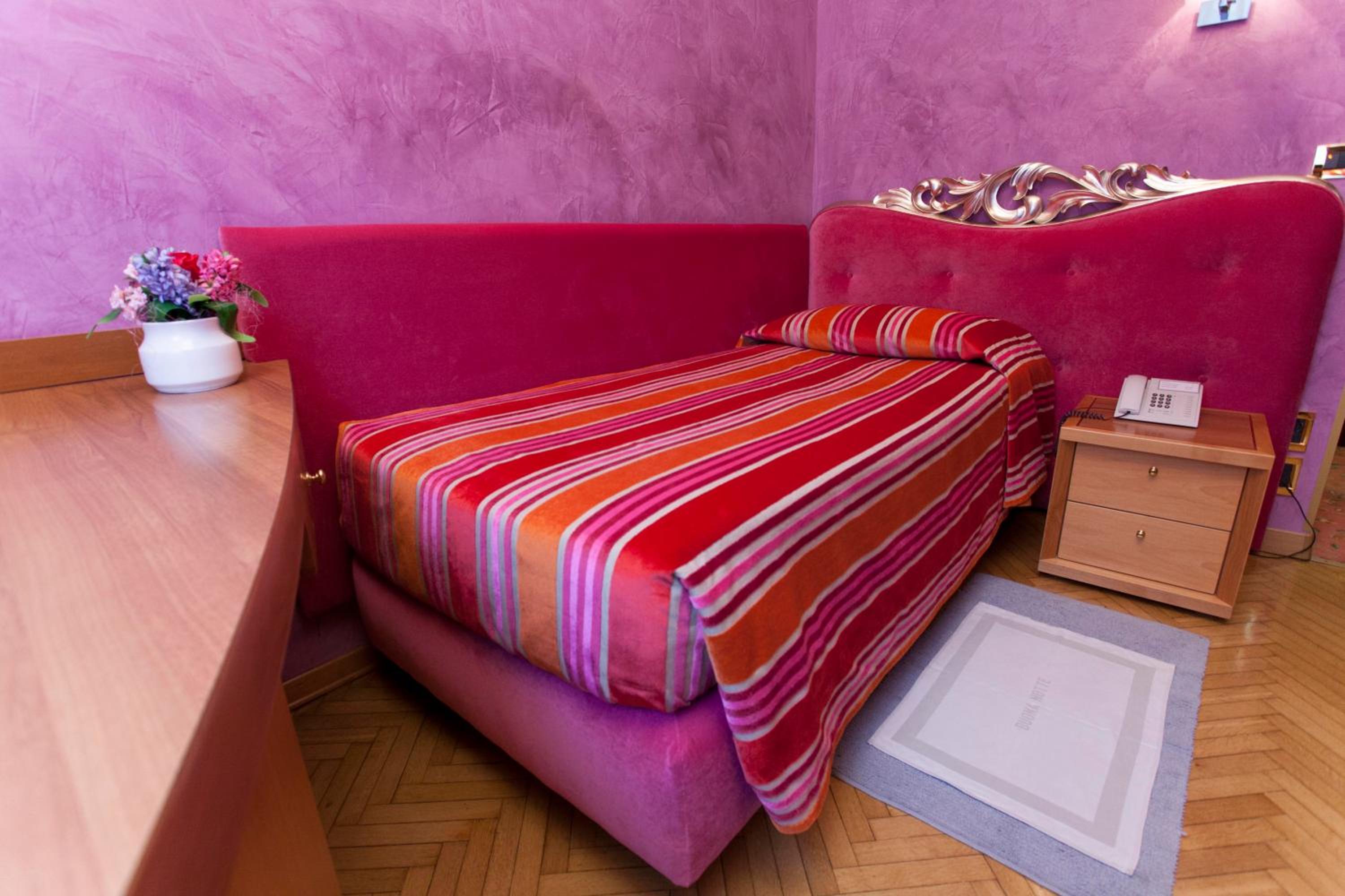 Single Room photo 2