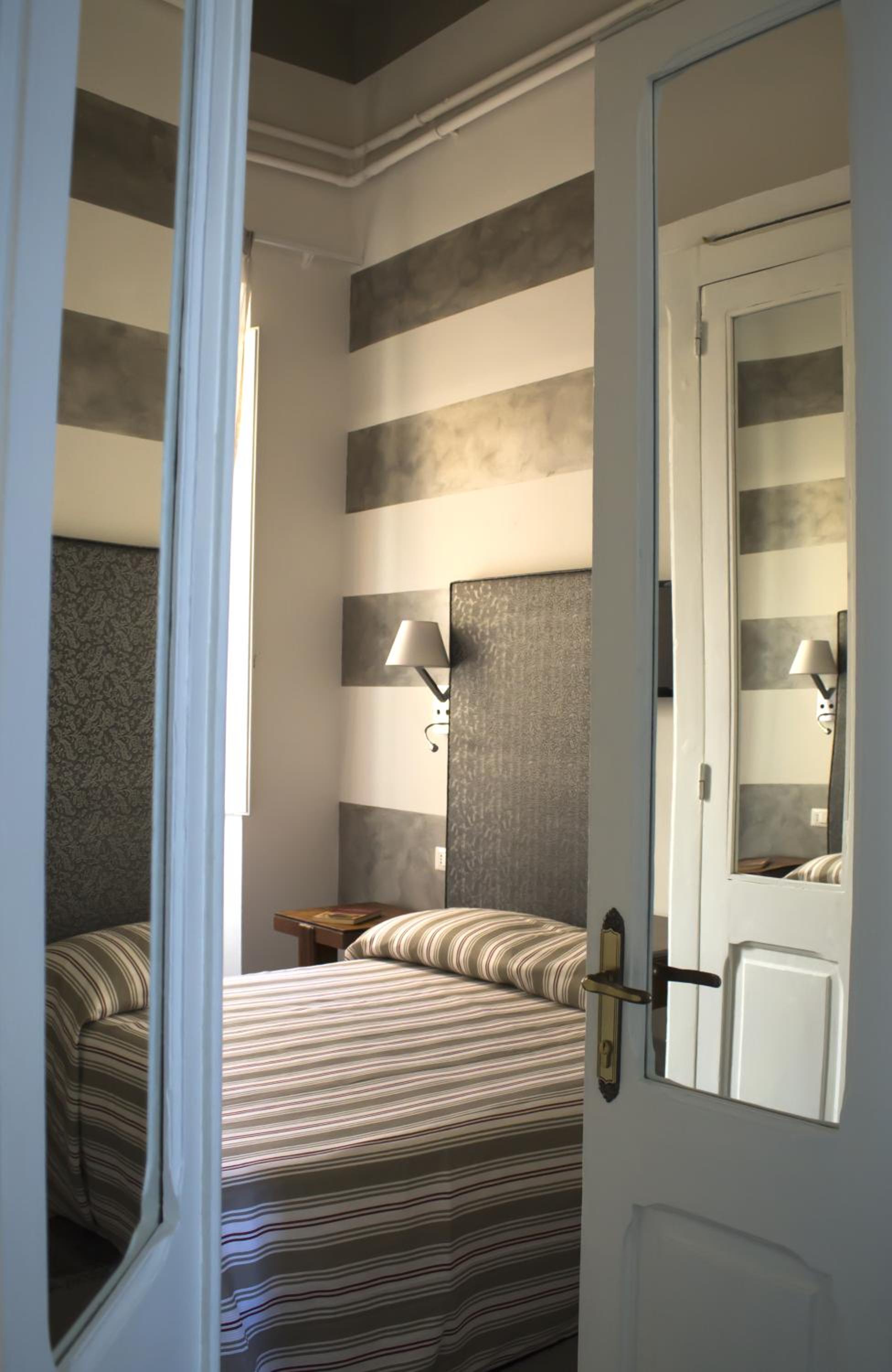 Economy Double Room photo 1